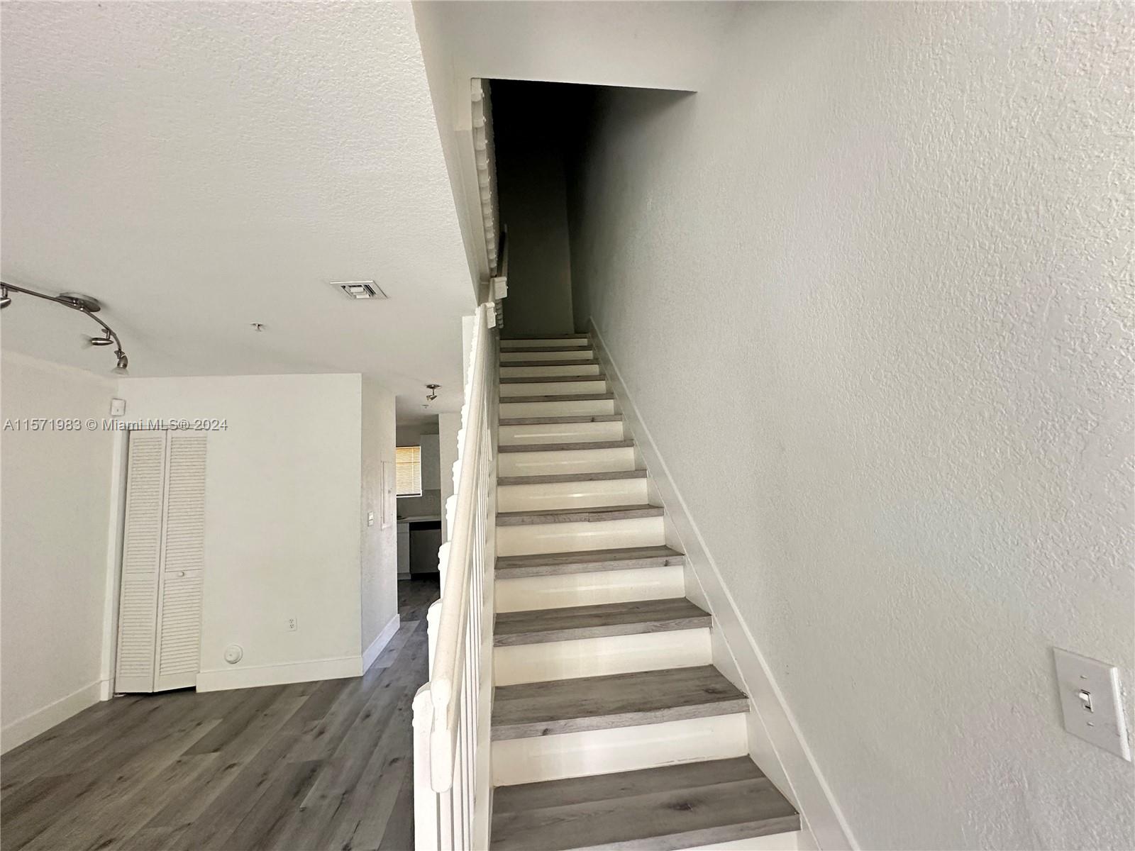 2054 NE 167th St 3-122, North Miami Beach, Florida 33162, 3 Bedrooms Bedrooms, ,2 BathroomsBathrooms,Residentiallease,For Rent,2054 NE 167th St 3-122,A11571983