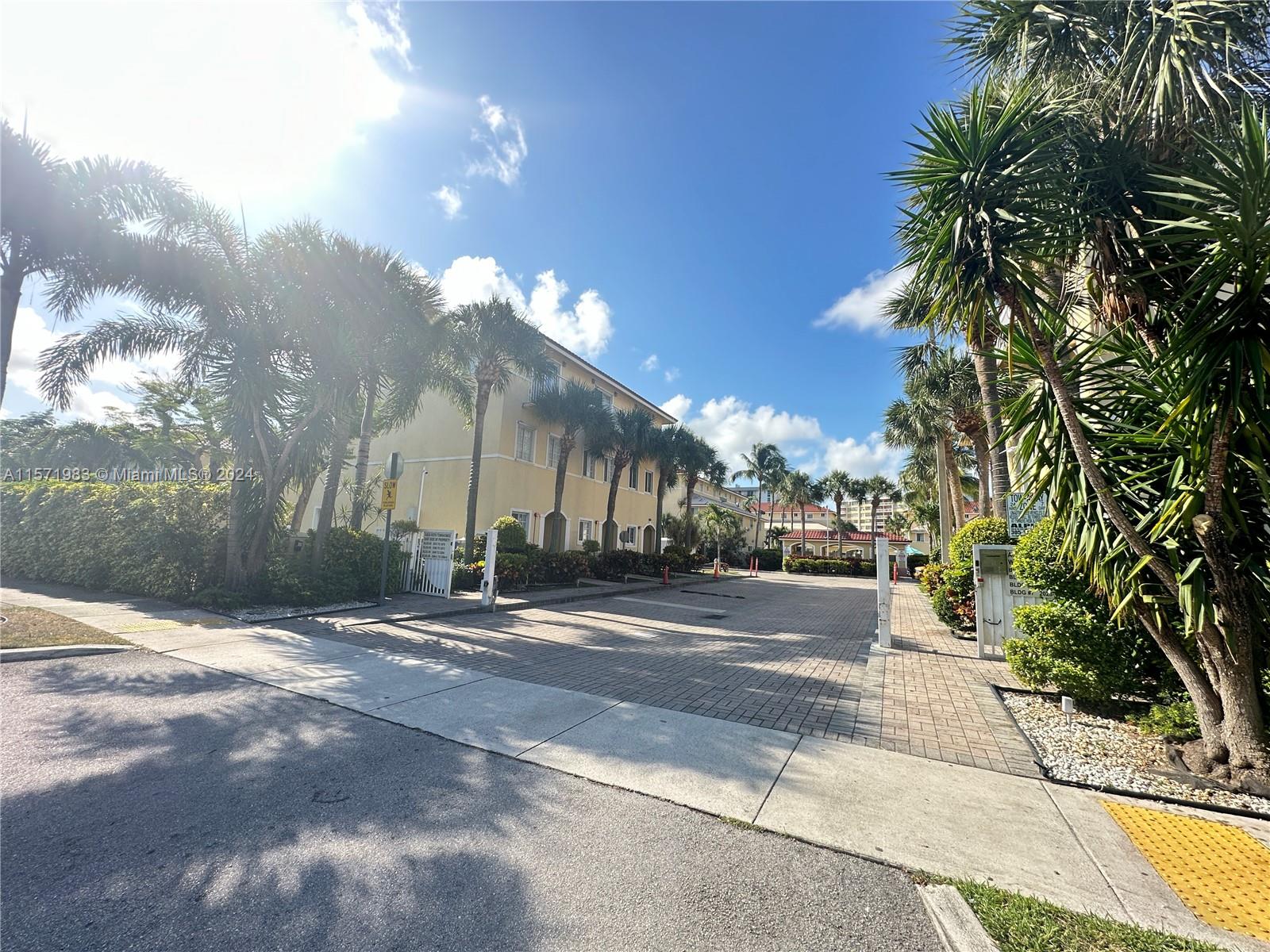 2054 NE 167th St 3-122, North Miami Beach, Florida 33162, 3 Bedrooms Bedrooms, ,2 BathroomsBathrooms,Residentiallease,For Rent,2054 NE 167th St 3-122,A11571983