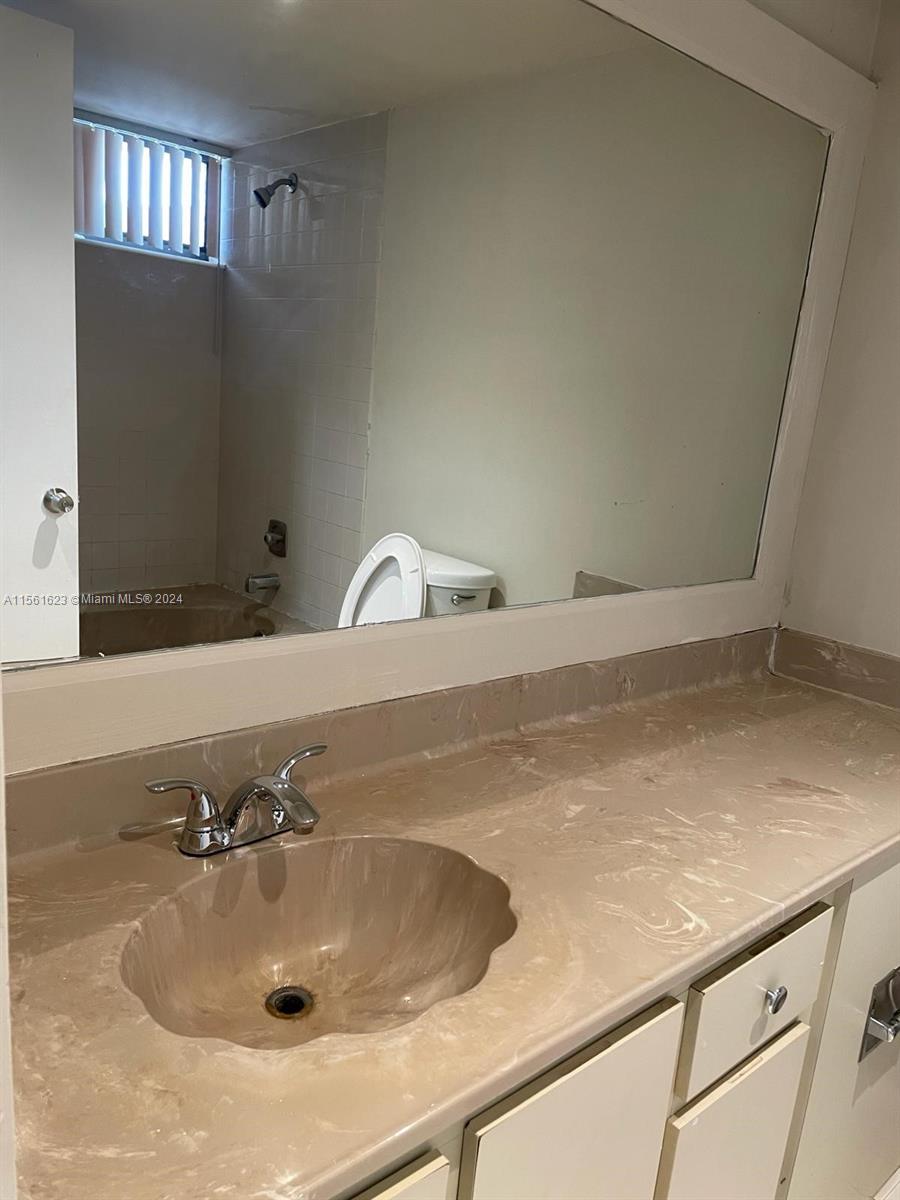 18000 NW 68th Ave 201A, Hialeah, Florida 33015, 2 Bedrooms Bedrooms, ,2 BathroomsBathrooms,Residentiallease,For Rent,18000 NW 68th Ave 201A,A11561623