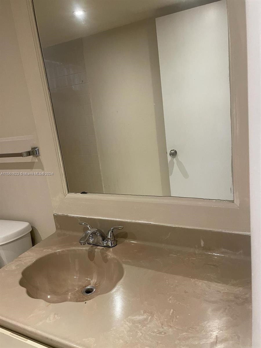 18000 NW 68th Ave 201A, Hialeah, Florida 33015, 2 Bedrooms Bedrooms, ,2 BathroomsBathrooms,Residentiallease,For Rent,18000 NW 68th Ave 201A,A11561623