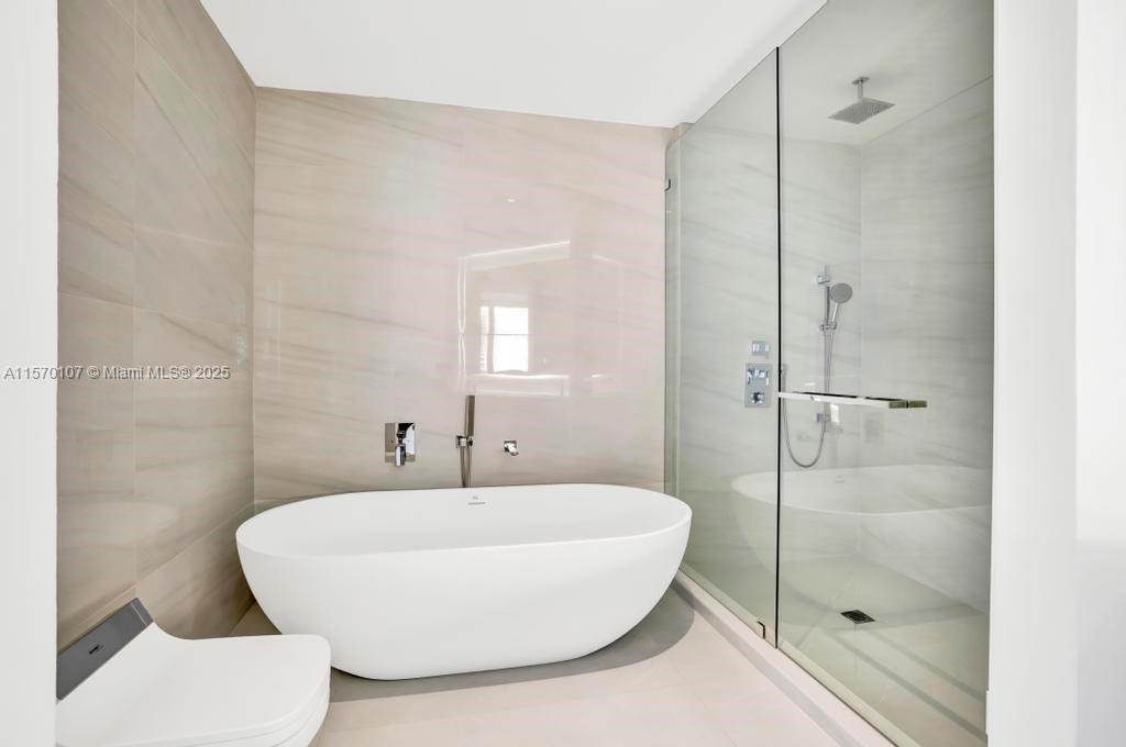 88 SW 7th St 2411, Miami, Florida 33130, 2 Bedrooms Bedrooms, ,2 BathroomsBathrooms,Residential,For Sale,88 SW 7th St 2411,A11570107