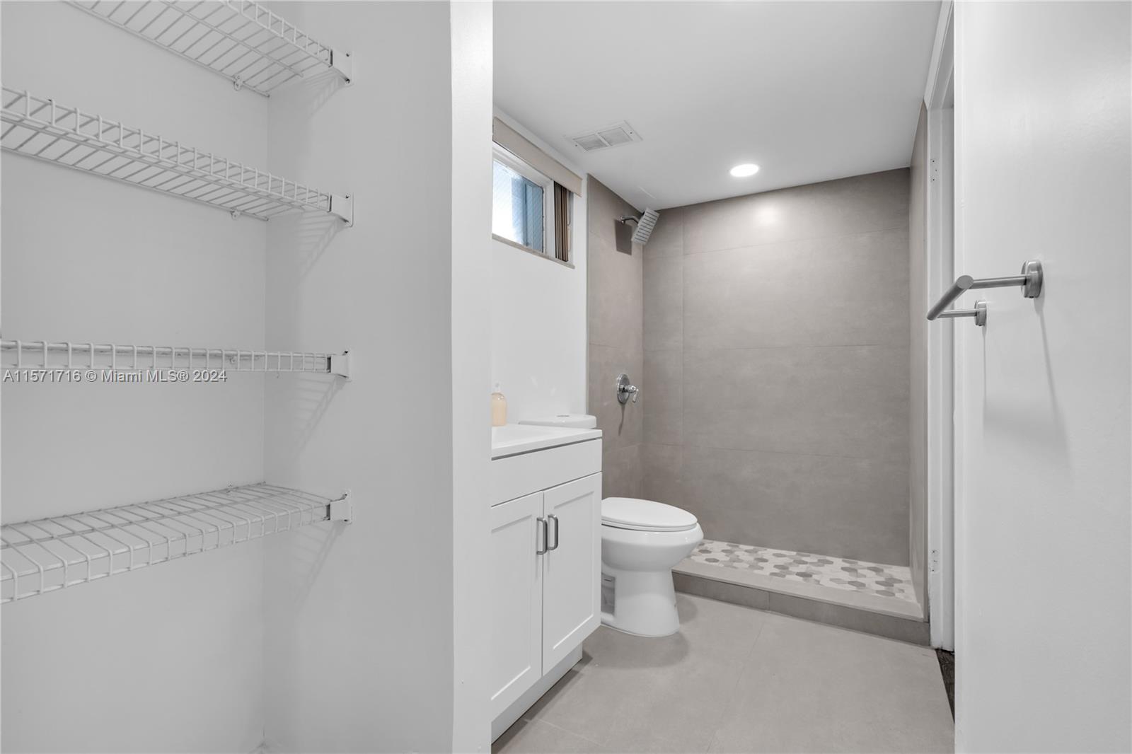 269 NW 7th St 121, Miami, Florida 33136, 2 Bedrooms Bedrooms, ,2 BathroomsBathrooms,Residentiallease,For Rent,269 NW 7th St 121,A11571716