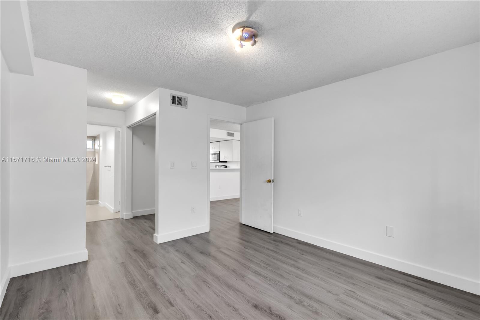 269 NW 7th St 121, Miami, Florida 33136, 2 Bedrooms Bedrooms, ,2 BathroomsBathrooms,Residentiallease,For Rent,269 NW 7th St 121,A11571716