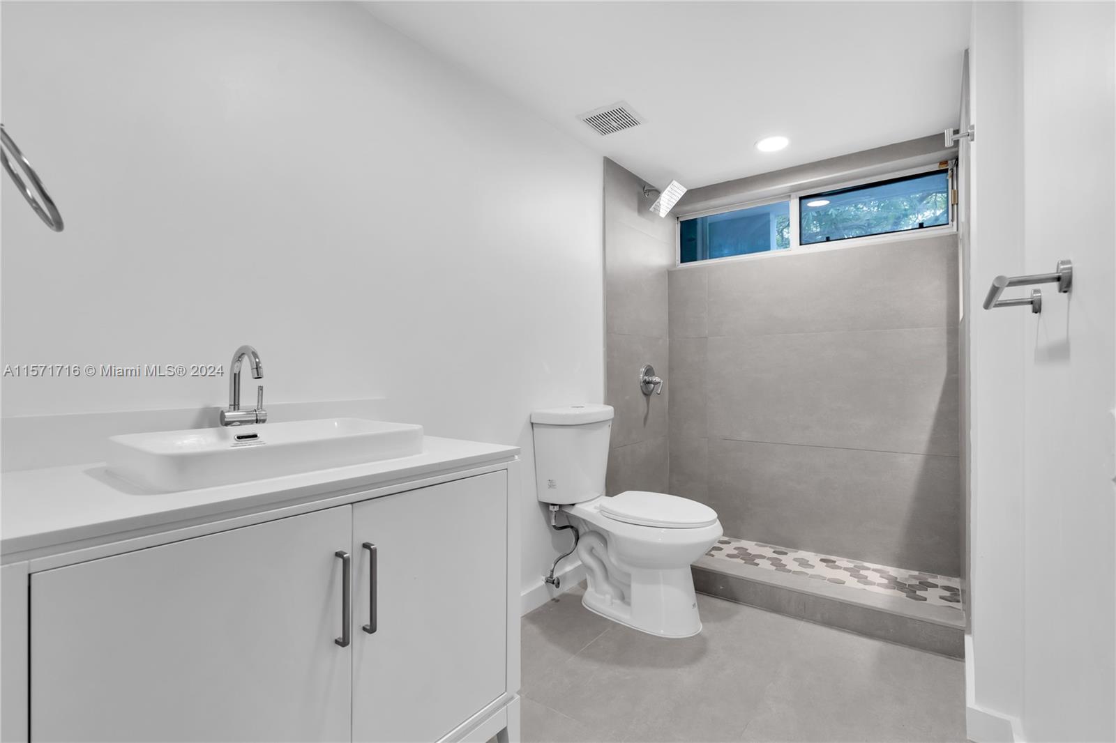 269 NW 7th St 121, Miami, Florida 33136, 2 Bedrooms Bedrooms, ,2 BathroomsBathrooms,Residentiallease,For Rent,269 NW 7th St 121,A11571716