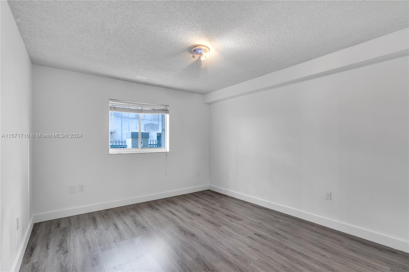269 NW 7th St 121, Miami, Florida 33136, 2 Bedrooms Bedrooms, ,2 BathroomsBathrooms,Residentiallease,For Rent,269 NW 7th St 121,A11571716