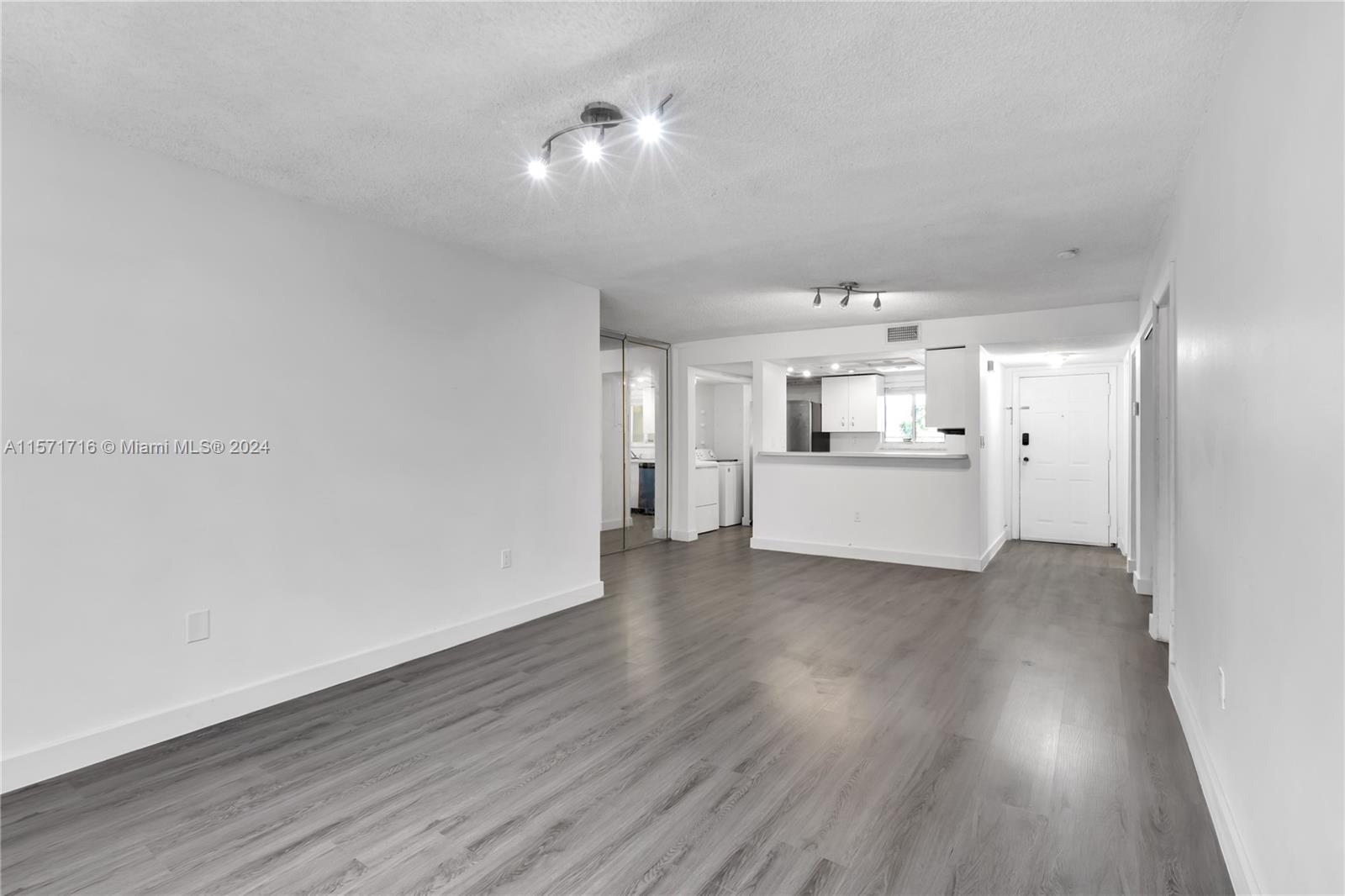 269 NW 7th St 121, Miami, Florida 33136, 2 Bedrooms Bedrooms, ,2 BathroomsBathrooms,Residentiallease,For Rent,269 NW 7th St 121,A11571716
