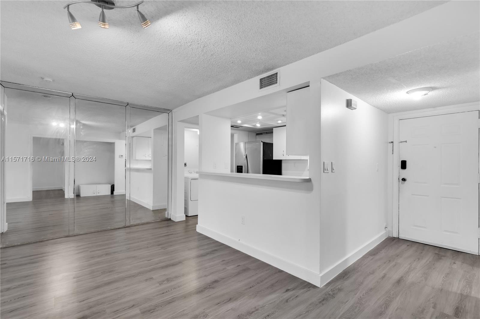 269 NW 7th St 121, Miami, Florida 33136, 2 Bedrooms Bedrooms, ,2 BathroomsBathrooms,Residentiallease,For Rent,269 NW 7th St 121,A11571716
