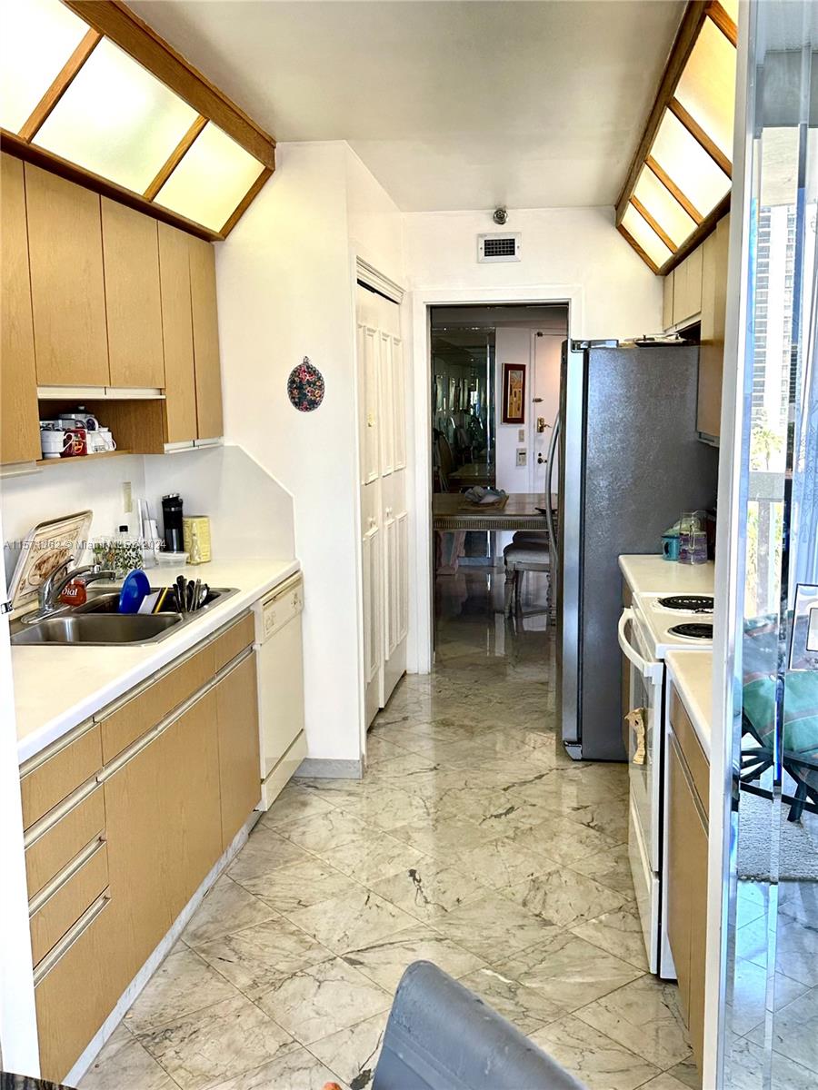 19355 Turnberry Way 5B, Aventura, Florida 33180, 2 Bedrooms Bedrooms, ,2 BathroomsBathrooms,Residential,For Sale,19355 Turnberry Way 5B,A11571362