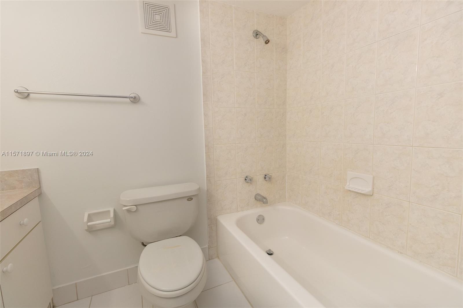 1744 NW 55th Ave 103, Lauderhill, Florida 33313, 2 Bedrooms Bedrooms, ,2 BathroomsBathrooms,Residentiallease,For Rent,1744 NW 55th Ave 103,A11571897