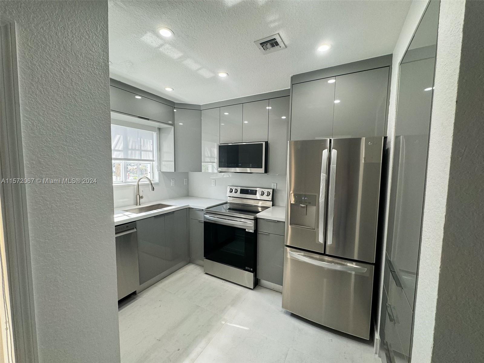 2014 NE 167th St 3-150, North Miami Beach, Florida 33162, 3 Bedrooms Bedrooms, ,2 BathroomsBathrooms,Residentiallease,For Rent,2014 NE 167th St 3-150,A11572067