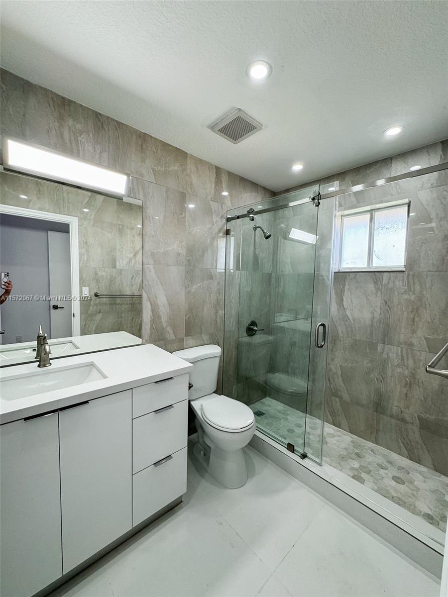 2014 NE 167th St 3-150, North Miami Beach, Florida 33162, 3 Bedrooms Bedrooms, ,2 BathroomsBathrooms,Residentiallease,For Rent,2014 NE 167th St 3-150,A11572067