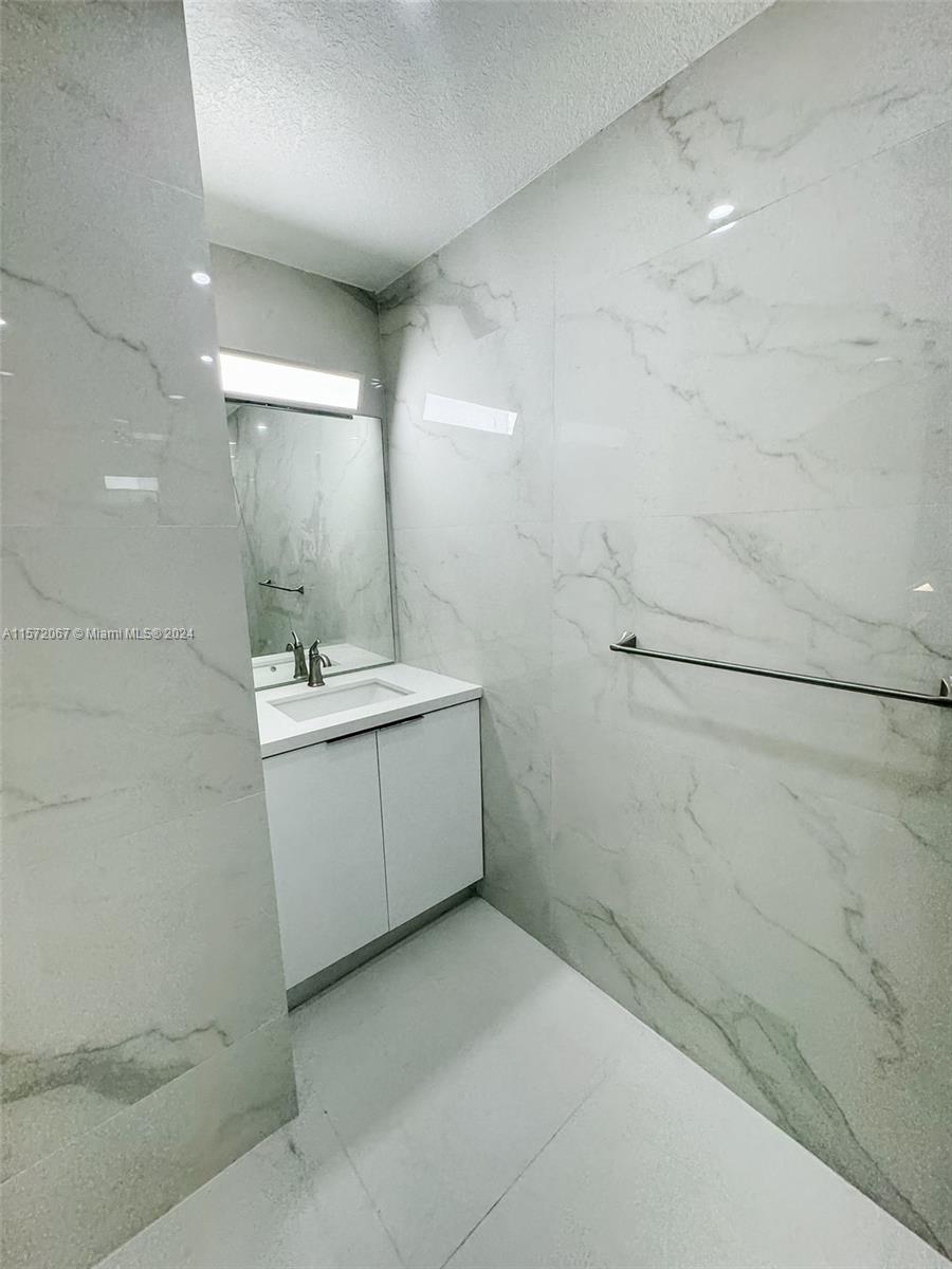 2014 NE 167th St 3-150, North Miami Beach, Florida 33162, 3 Bedrooms Bedrooms, ,2 BathroomsBathrooms,Residentiallease,For Rent,2014 NE 167th St 3-150,A11572067
