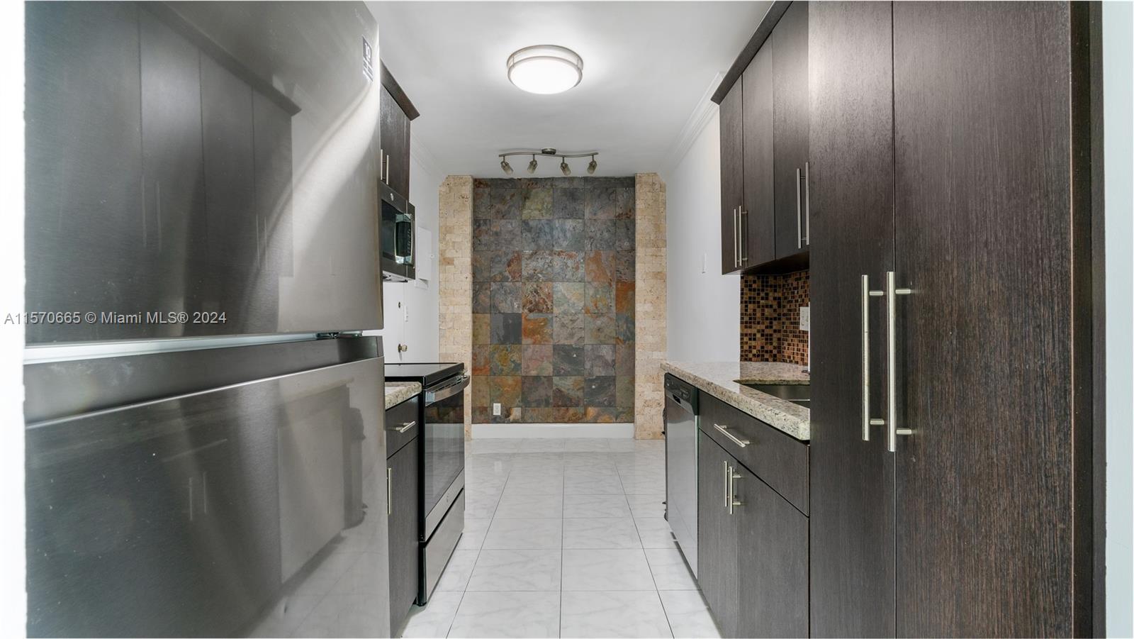 4400 Hillcrest Dr 807A, Hollywood, Florida 33021, 1 Bedroom Bedrooms, ,1 BathroomBathrooms,Residential,For Sale,4400 Hillcrest Dr 807A,A11570665