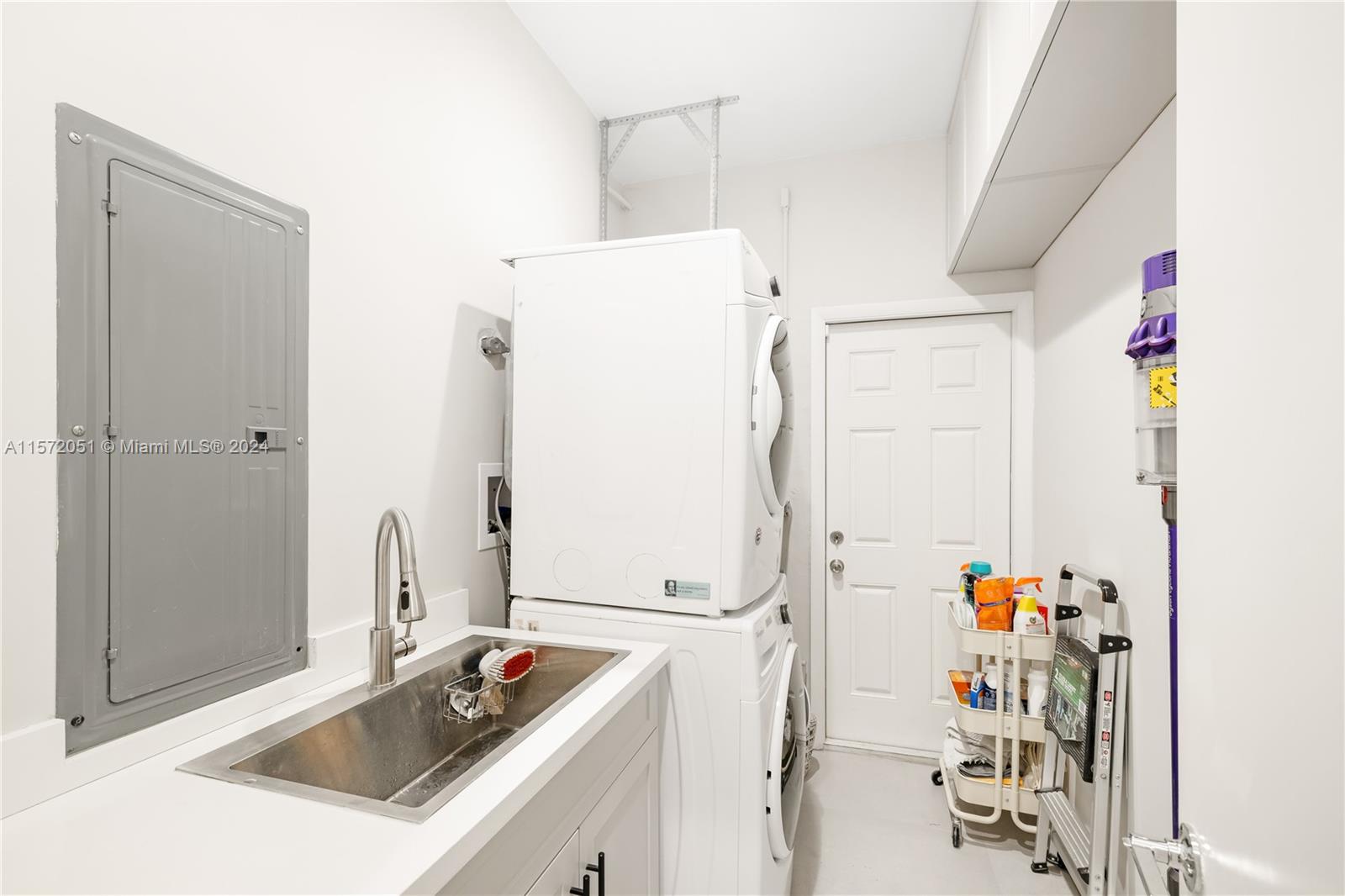 1468 NE 104th St, Miami Shores, Florida 33138, 3 Bedrooms Bedrooms, ,2 BathroomsBathrooms,Residentiallease,For Rent,1468 NE 104th St,A11572051
