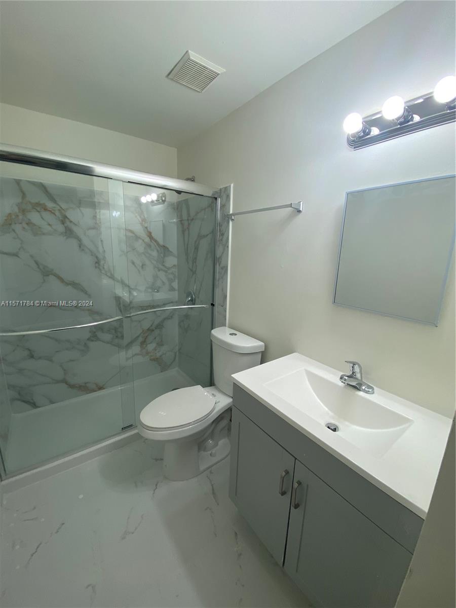 2nd floor full bath