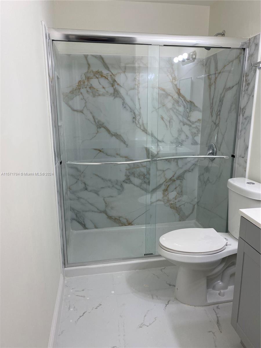 2nd floor full bath