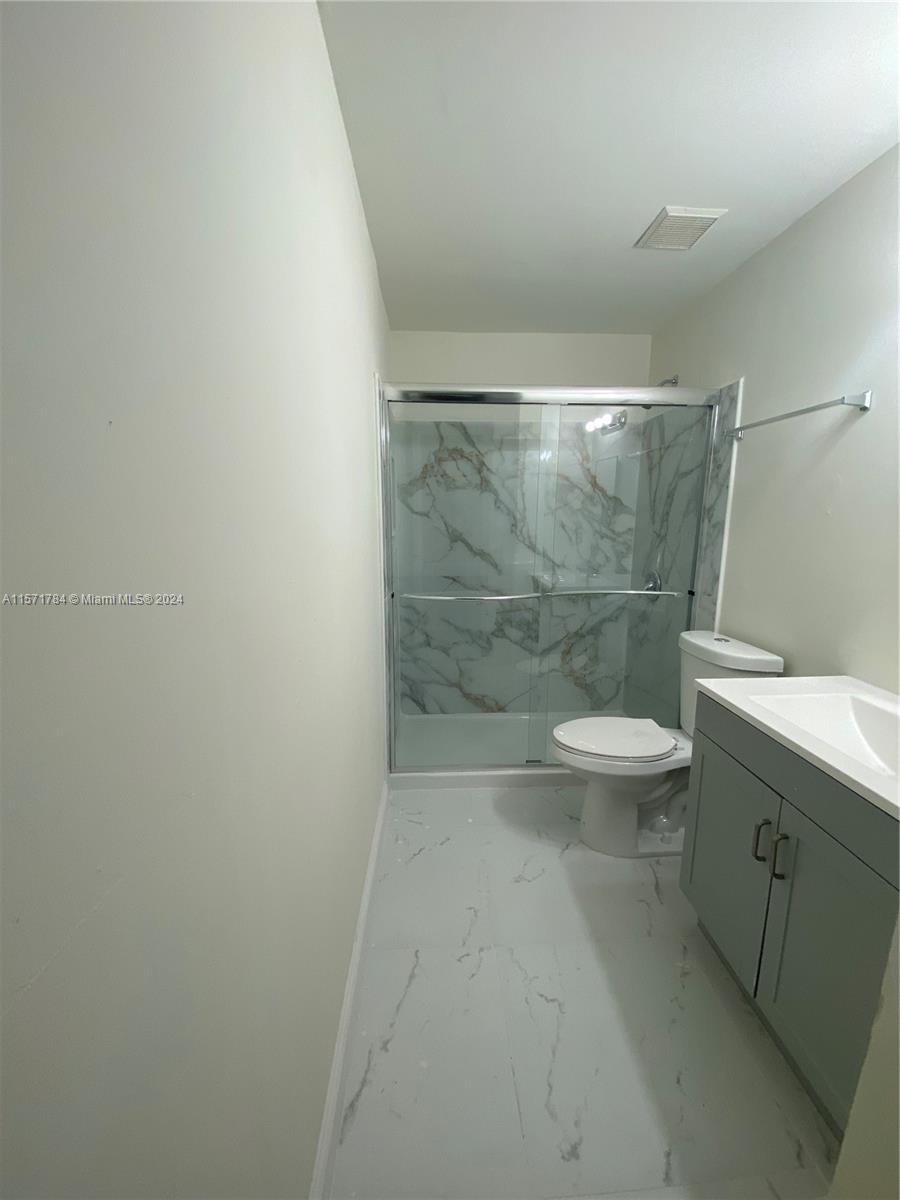 2nd floor full bath