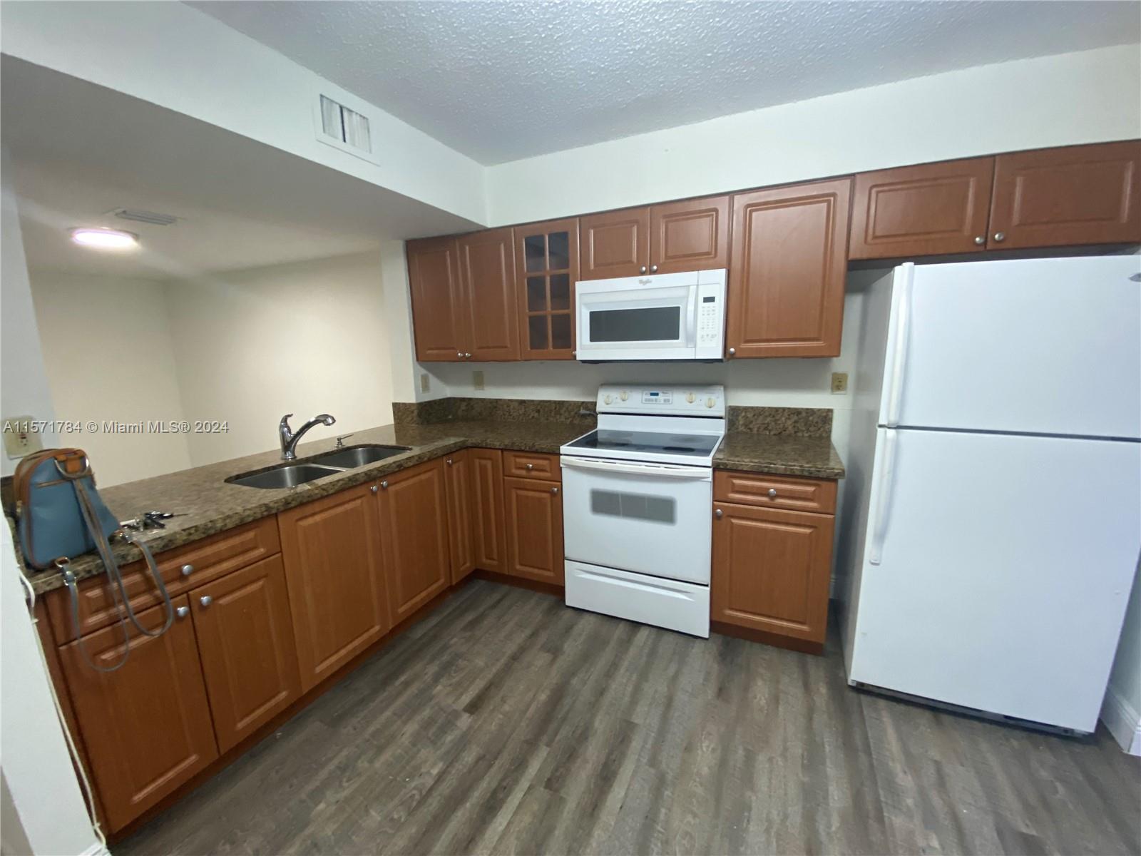 Eat in kitchen