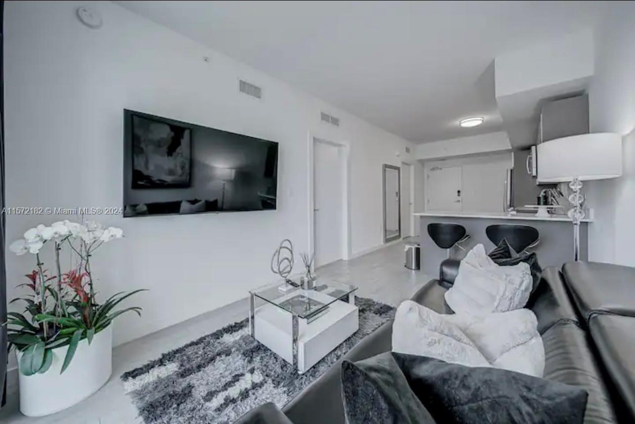 321 NE 26th St 905, Miami, Florida 33137, 1 Bedroom Bedrooms, ,1 BathroomBathrooms,Residentiallease,For Rent,321 NE 26th St 905,A11572182