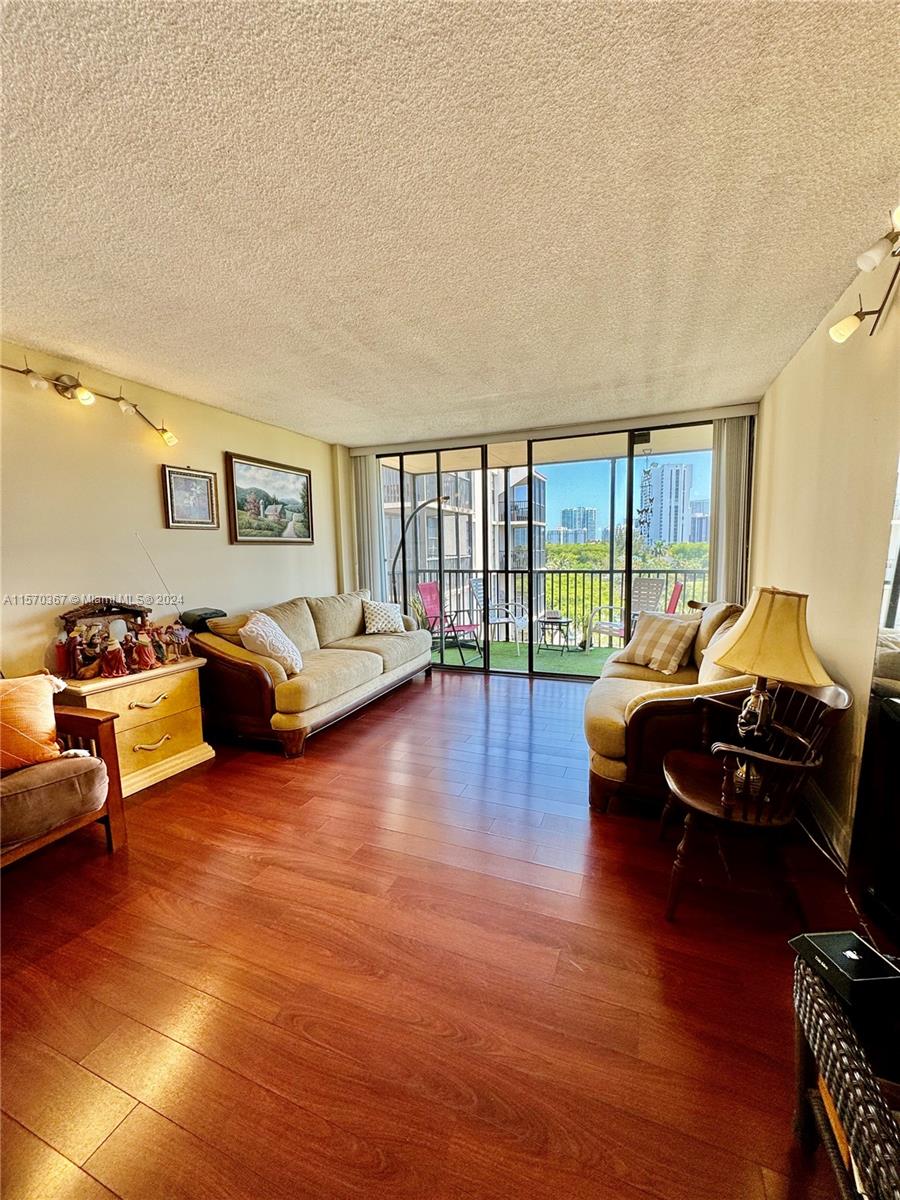 3301 N Country Club Dr 706, Aventura, Florida 33180, 1 Bedroom Bedrooms, ,1 BathroomBathrooms,Residential,For Sale,3301 N Country Club Dr 706,A11570367