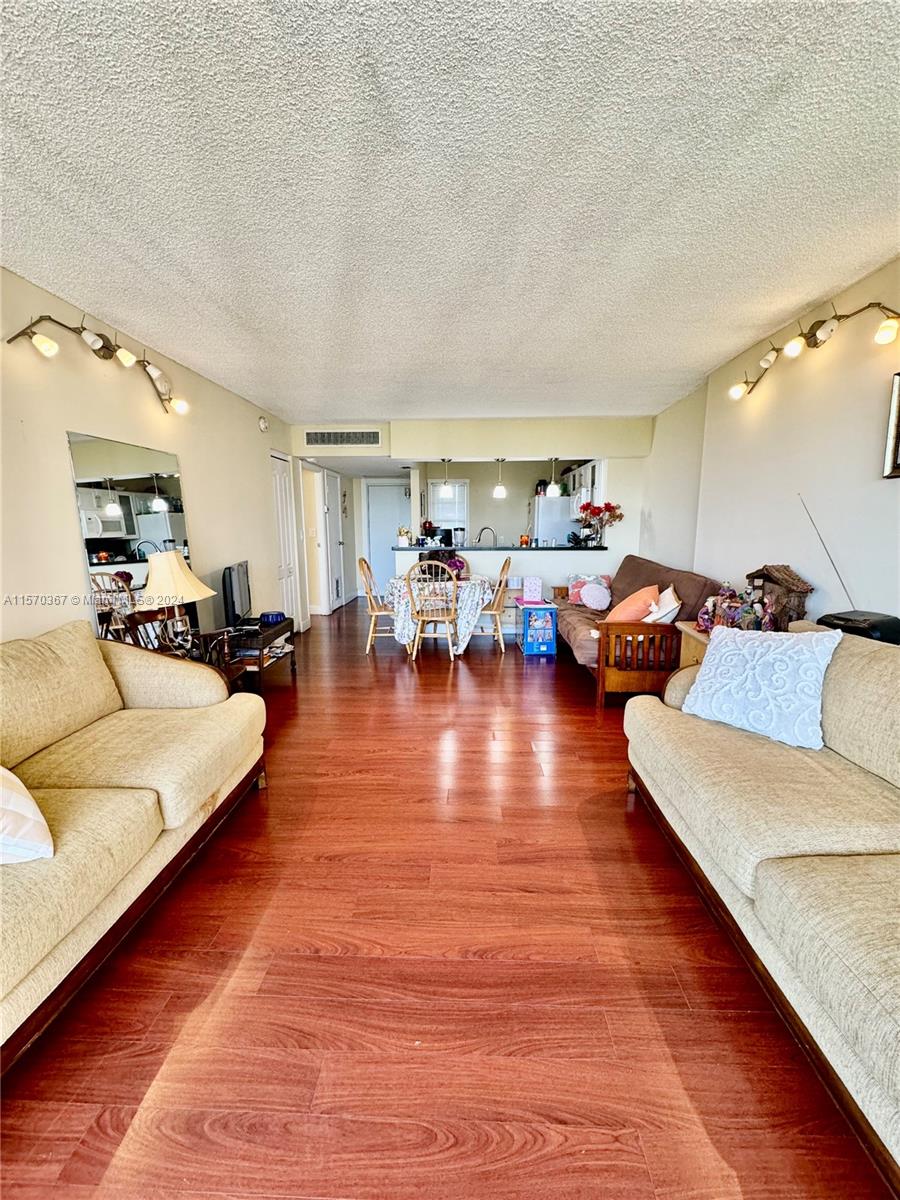 3301 N Country Club Dr 706, Aventura, Florida 33180, 1 Bedroom Bedrooms, ,1 BathroomBathrooms,Residential,For Sale,3301 N Country Club Dr 706,A11570367