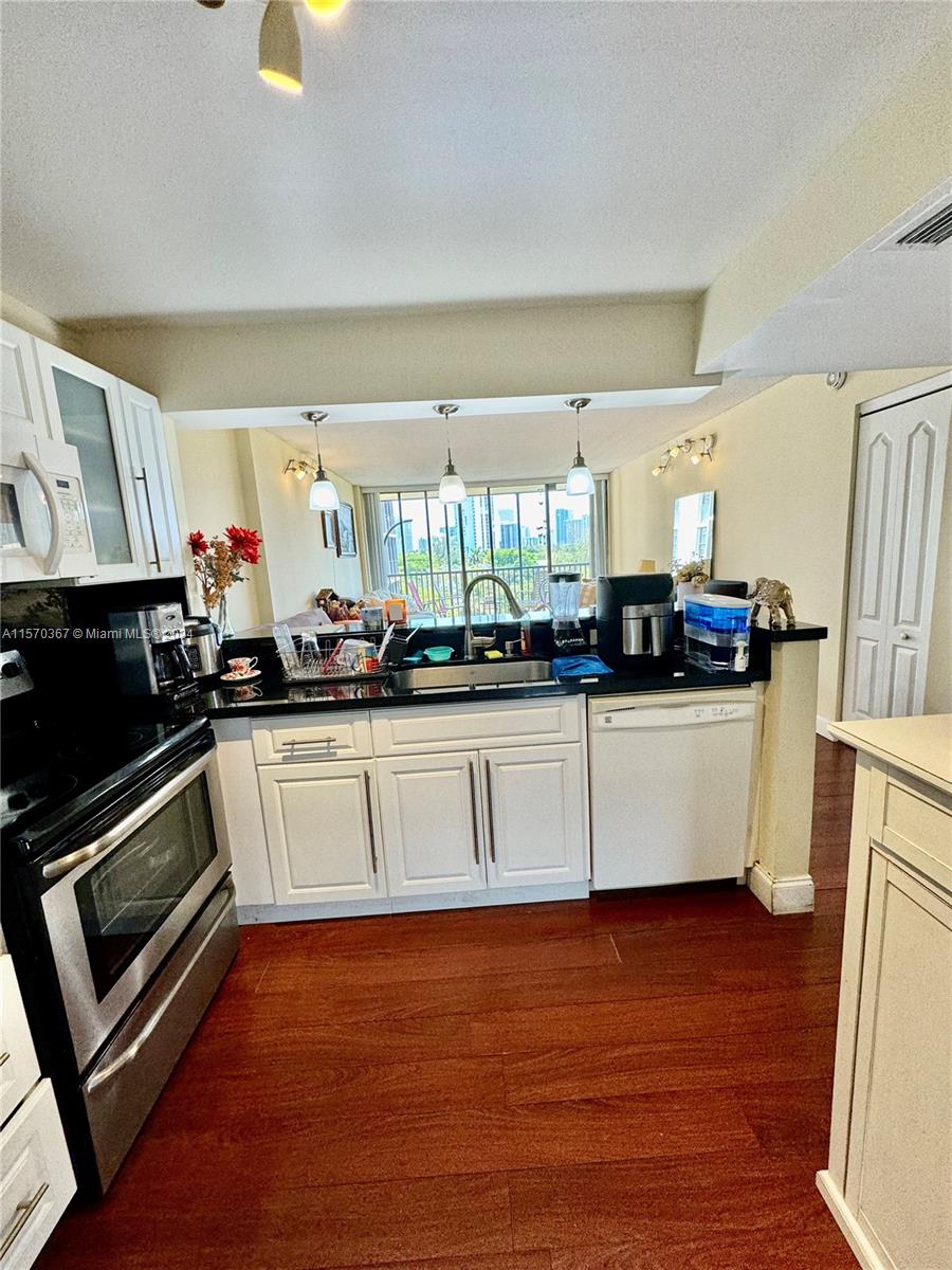 3301 N Country Club Dr 706, Aventura, Florida 33180, 1 Bedroom Bedrooms, ,1 BathroomBathrooms,Residential,For Sale,3301 N Country Club Dr 706,A11570367