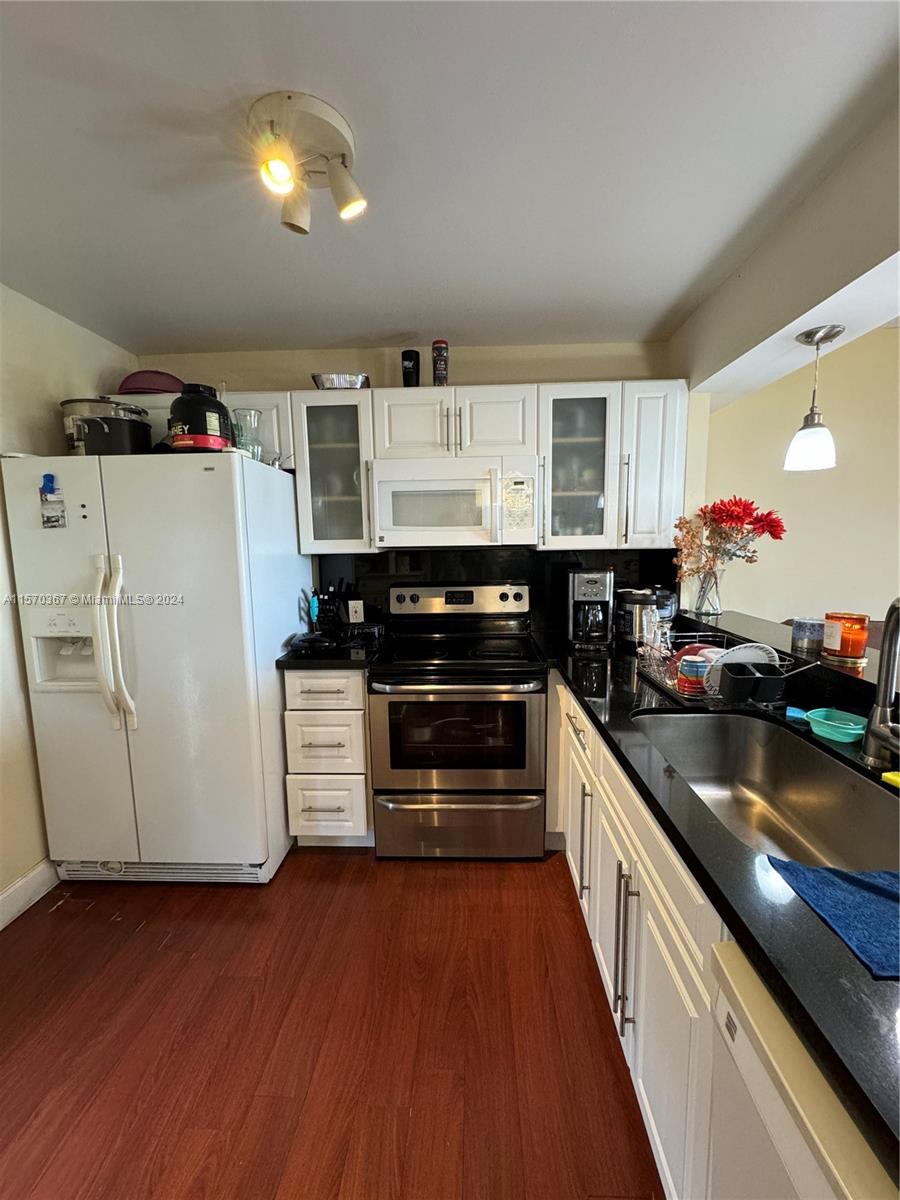 3301 N Country Club Dr 706, Aventura, Florida 33180, 1 Bedroom Bedrooms, ,1 BathroomBathrooms,Residential,For Sale,3301 N Country Club Dr 706,A11570367