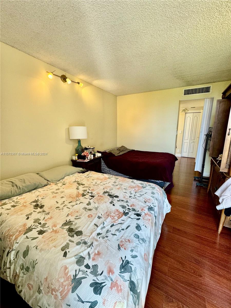 3301 N Country Club Dr 706, Aventura, Florida 33180, 1 Bedroom Bedrooms, ,1 BathroomBathrooms,Residential,For Sale,3301 N Country Club Dr 706,A11570367