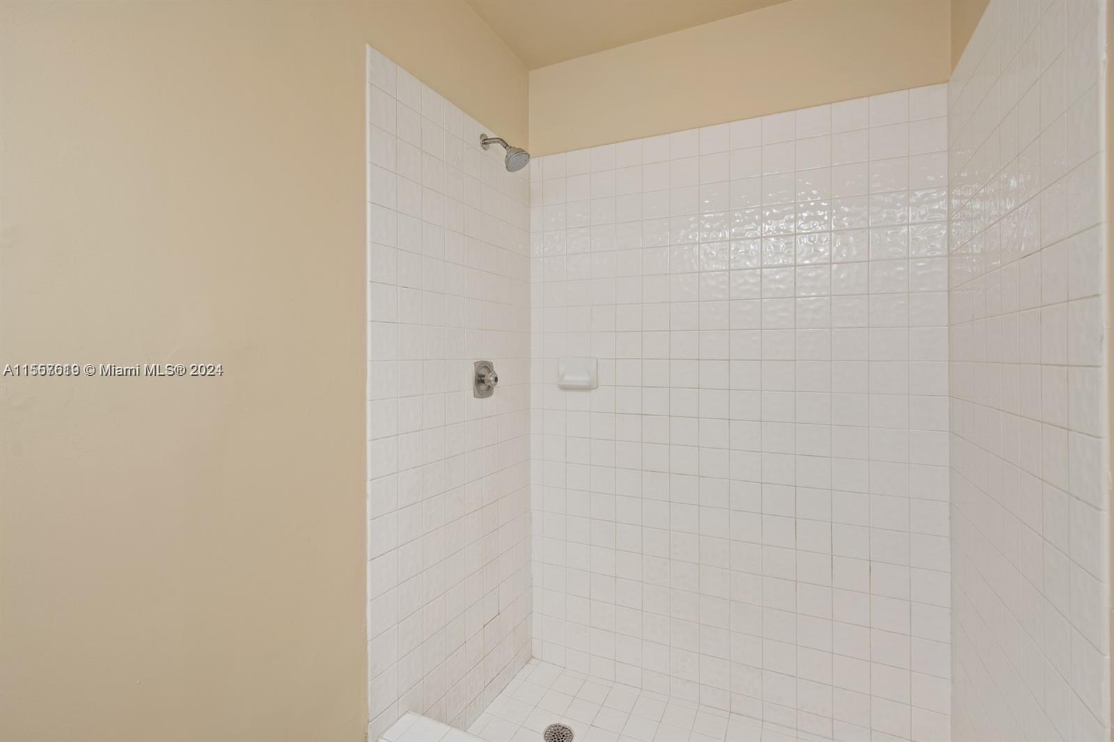 17329 NW 62nd Ct, Hialeah, Florida 33015, 3 Bedrooms Bedrooms, ,2 BathroomsBathrooms,Residentiallease,For Rent,17329 NW 62nd Ct,A11557619