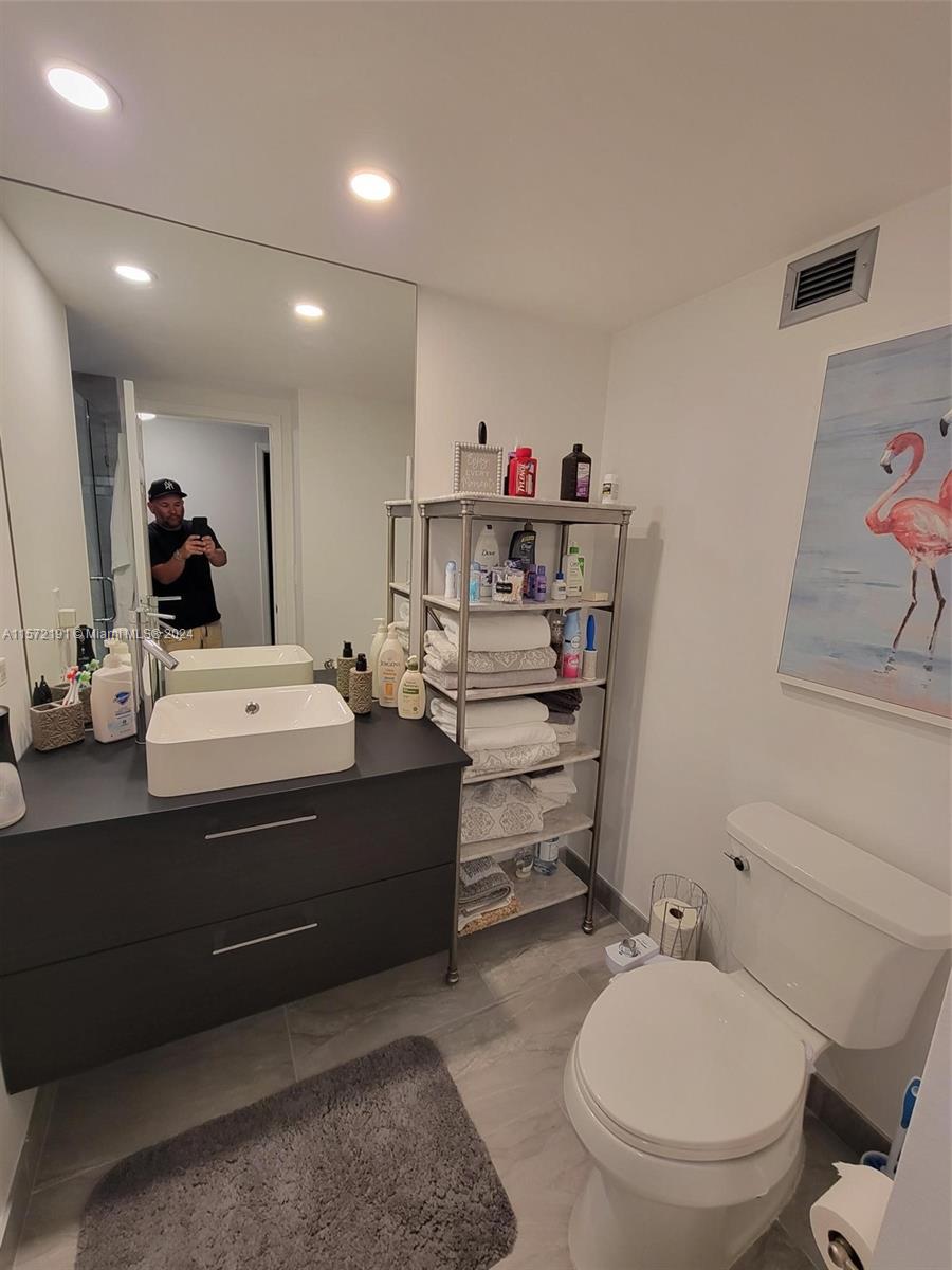 2500 Parkview Dr 1517, Hallandale Beach, Florida 33009, 2 Bedrooms Bedrooms, ,2 BathroomsBathrooms,Residential,For Sale,2500 Parkview Dr 1517,A11572191