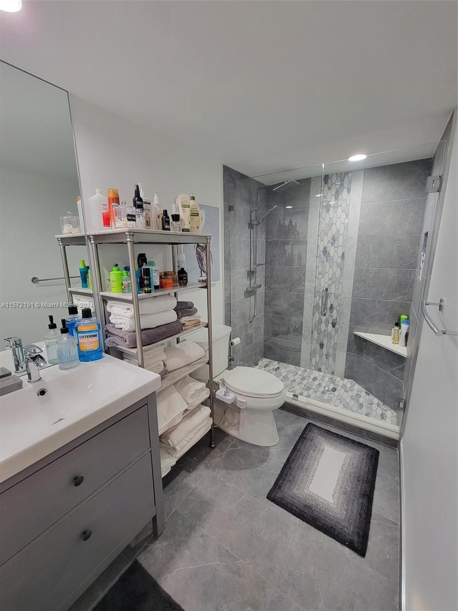 2500 Parkview Dr 1517, Hallandale Beach, Florida 33009, 2 Bedrooms Bedrooms, ,2 BathroomsBathrooms,Residential,For Sale,2500 Parkview Dr 1517,A11572191