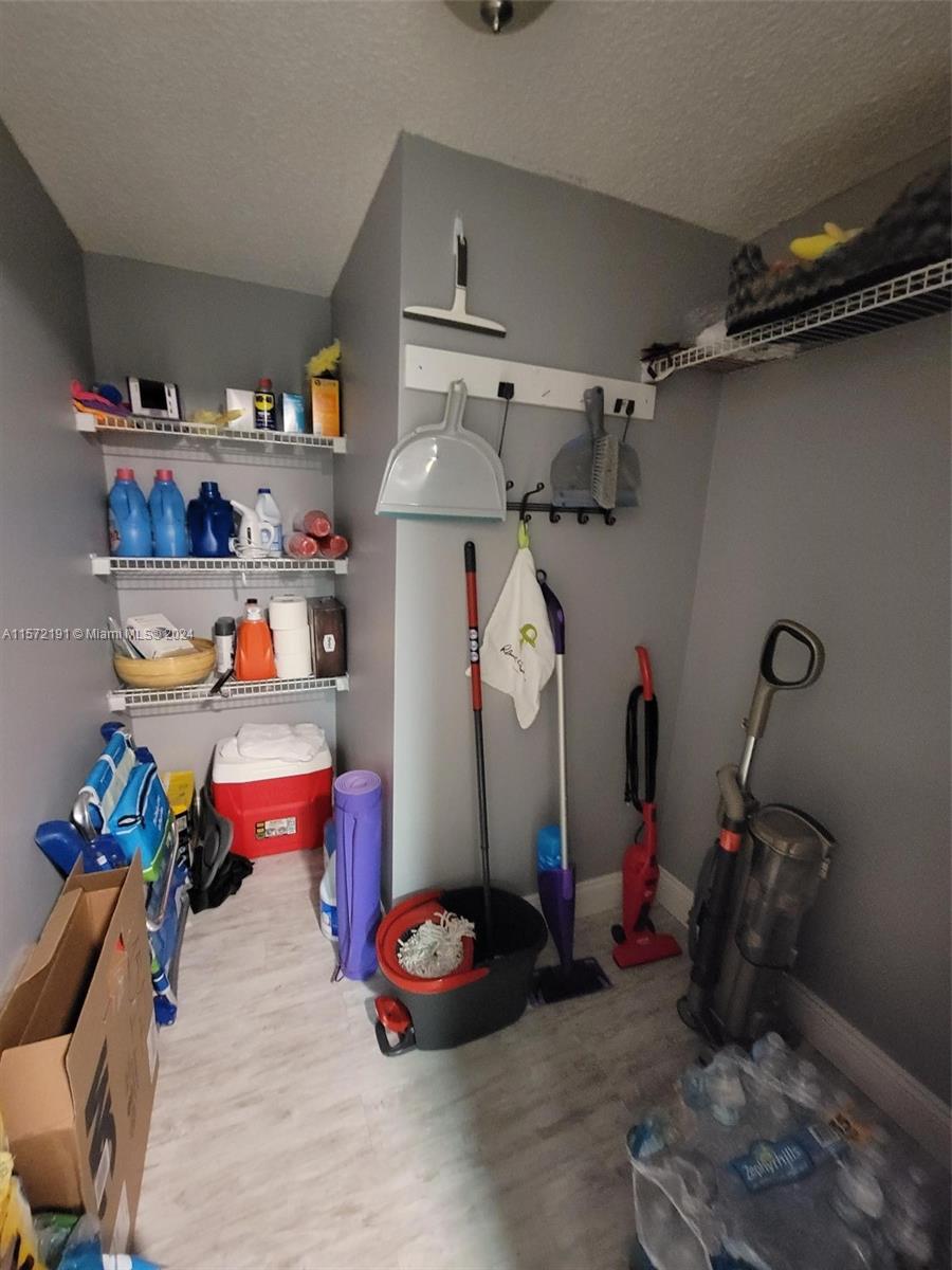 2500 Parkview Dr 1517, Hallandale Beach, Florida 33009, 2 Bedrooms Bedrooms, ,2 BathroomsBathrooms,Residential,For Sale,2500 Parkview Dr 1517,A11572191