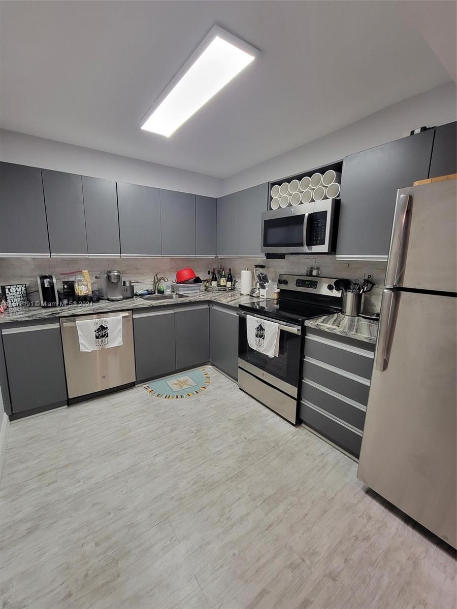 2500 Parkview Dr 1517, Hallandale Beach, Florida 33009, 2 Bedrooms Bedrooms, ,2 BathroomsBathrooms,Residential,For Sale,2500 Parkview Dr 1517,A11572191