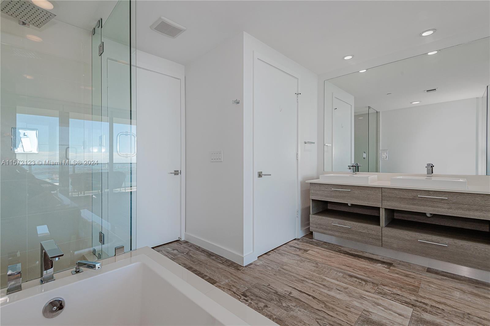 650 NE 32nd St 4704, Miami, Florida 33137, 2 Bedrooms Bedrooms, ,3 BathroomsBathrooms,Residentiallease,For Rent,650 NE 32nd St 4704,A11572123