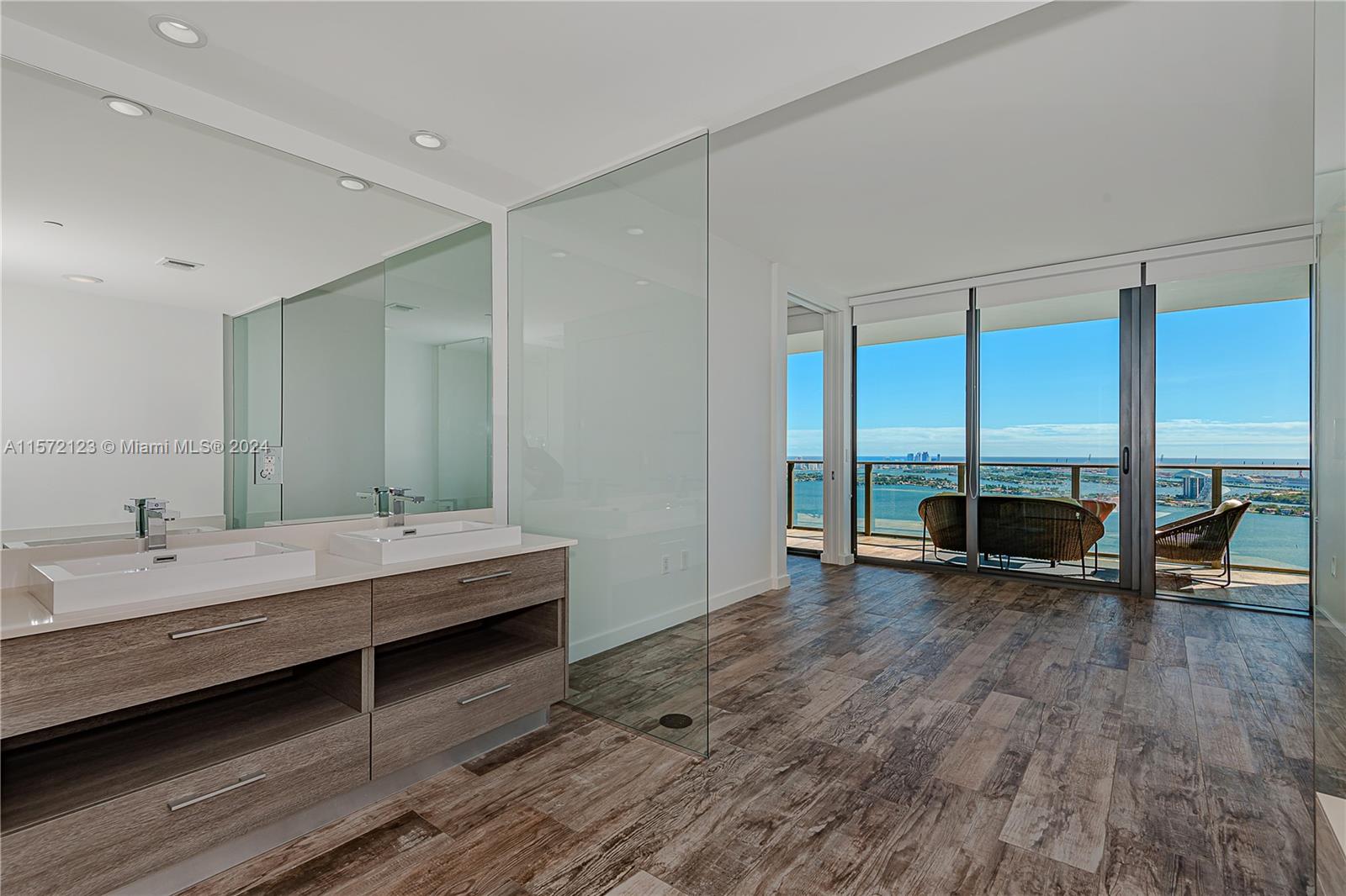 650 NE 32nd St 4704, Miami, Florida 33137, 2 Bedrooms Bedrooms, ,3 BathroomsBathrooms,Residentiallease,For Rent,650 NE 32nd St 4704,A11572123