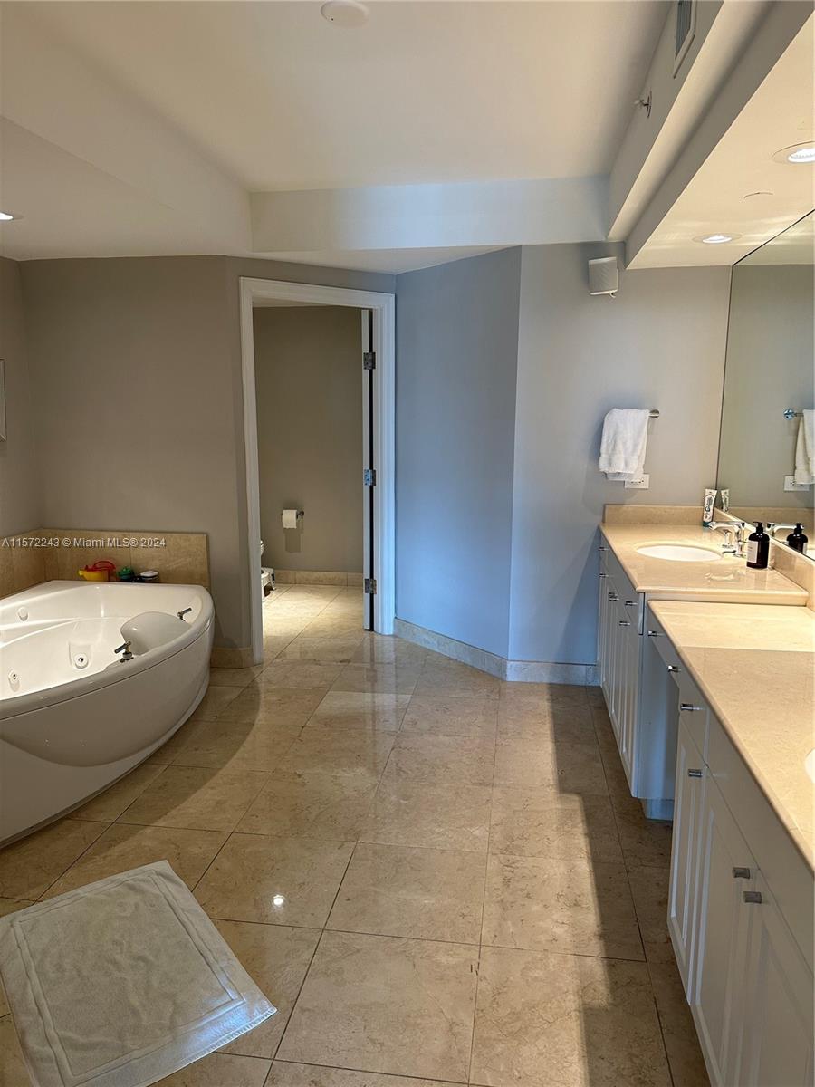 Aventura, Florida 33160, 3 Bedrooms Bedrooms, ,3 BathroomsBathrooms,Residentiallease,For Rent,A11572243