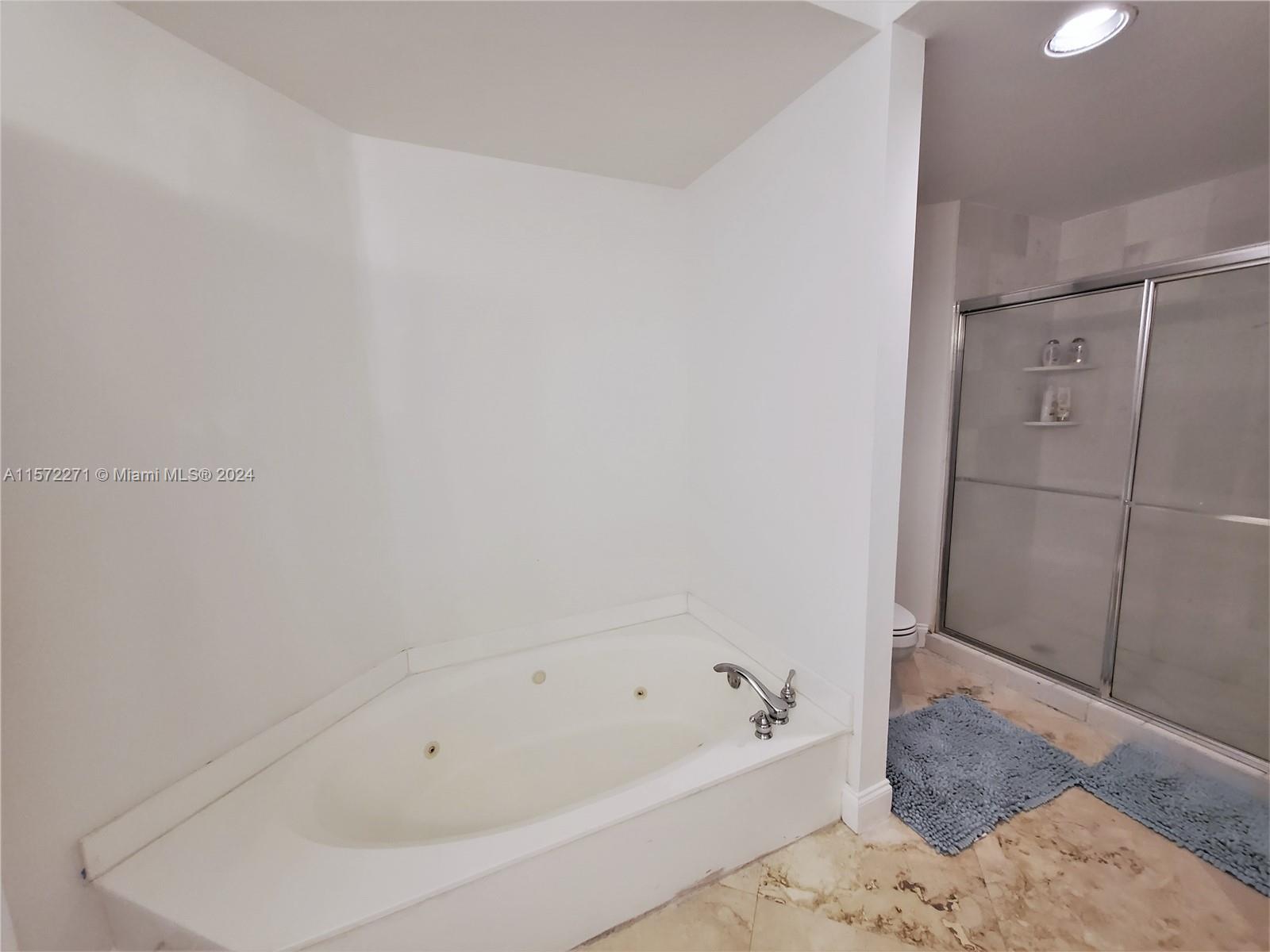 3400 NE 192nd St PH8, Aventura, Florida 33180, 2 Bedrooms Bedrooms, ,2 BathroomsBathrooms,Residentiallease,For Rent,3400 NE 192nd St PH8,A11572271