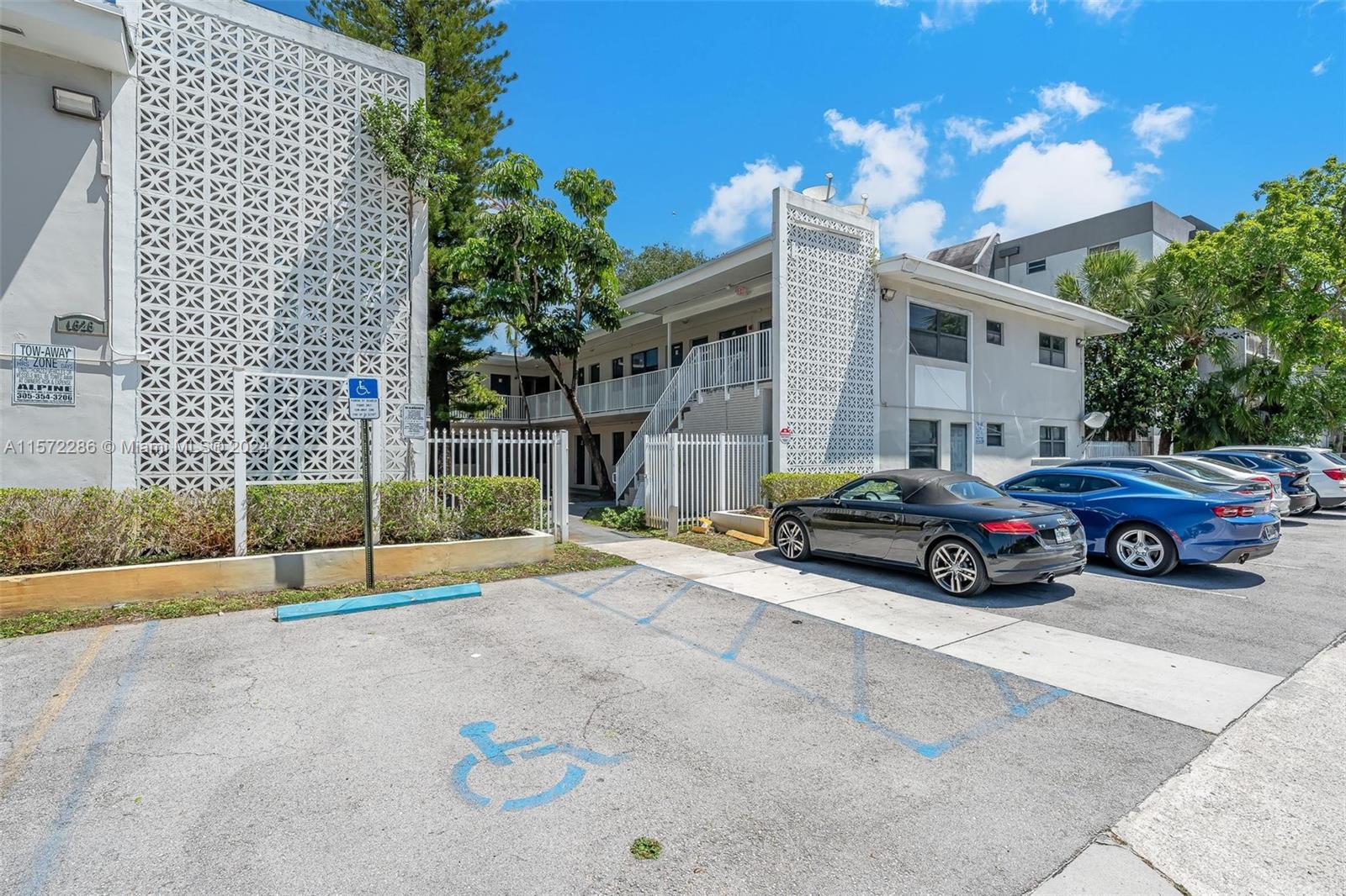 1525 NE 135th St 2, North Miami, Florida 33161, 2 Bedrooms Bedrooms, ,1 BathroomBathrooms,Residentiallease,For Rent,1525 NE 135th St 2,A11572286
