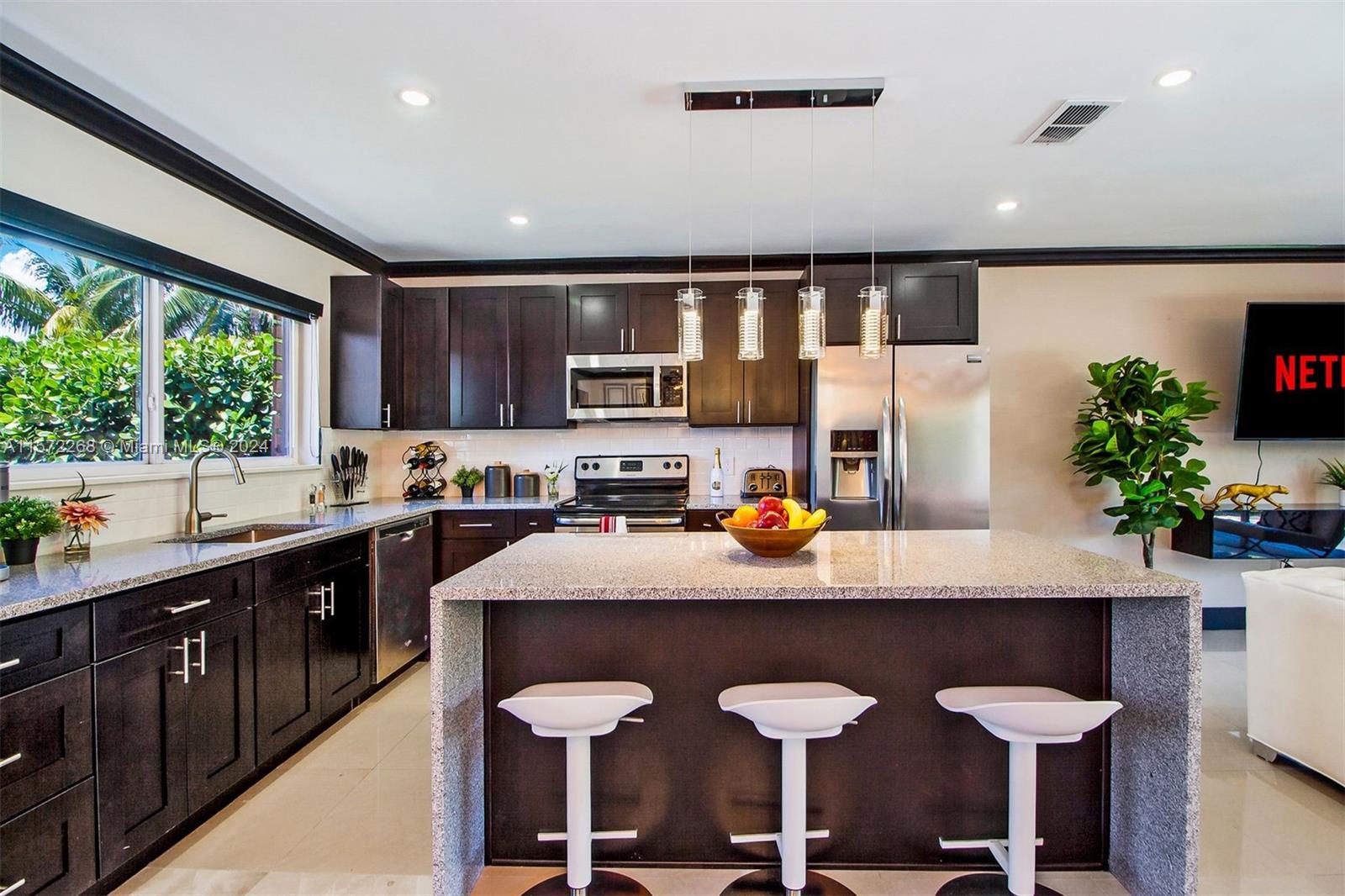 11975 W Biscayne Canal Rd, Miami, Florida 33161, 6 Bedrooms Bedrooms, ,3 BathroomsBathrooms,Residential,For Sale,11975 W Biscayne Canal Rd,A11572268