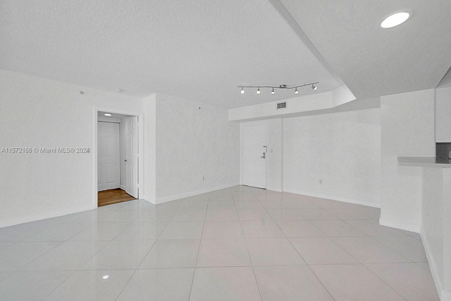 1155 Brickell Bay Dr 2104, Miami, Florida 33131, 3 Bedrooms Bedrooms, ,2 BathroomsBathrooms,Residentiallease,For Rent,1155 Brickell Bay Dr 2104,A11572168