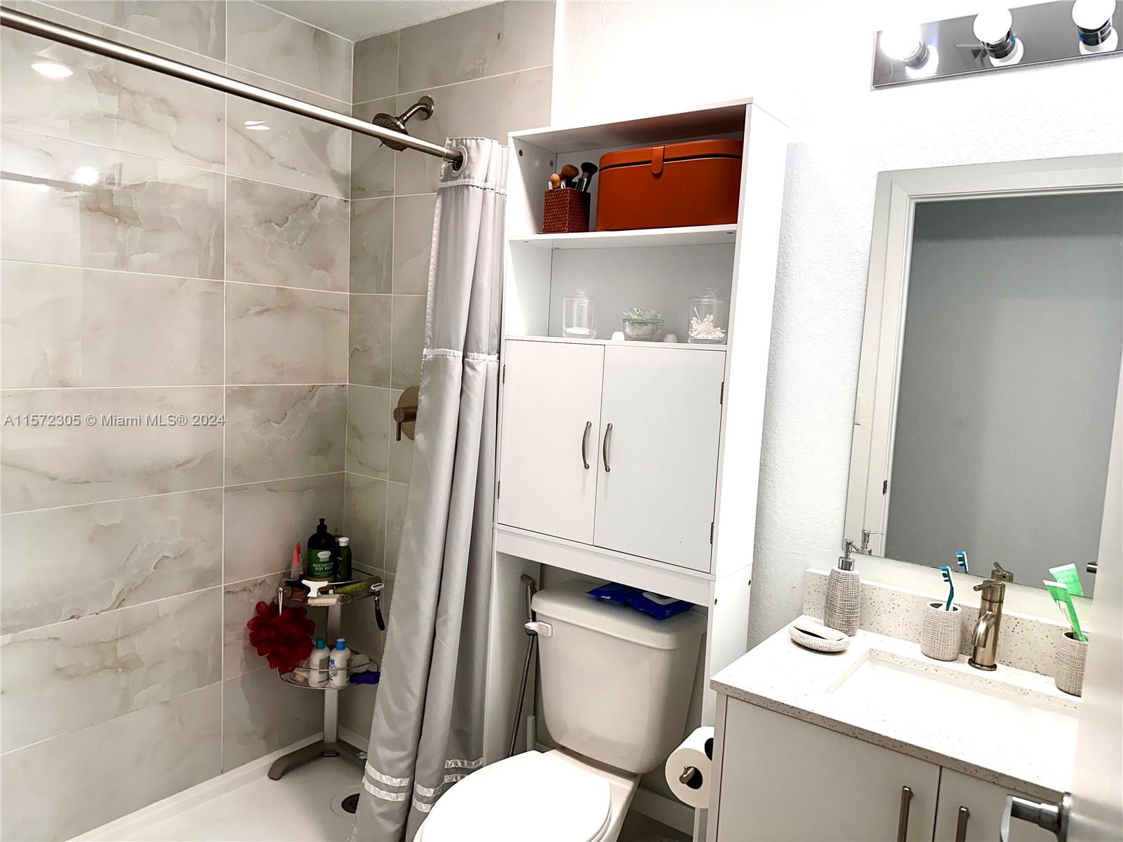 SHARED BATHROOM 2ND FLOOR