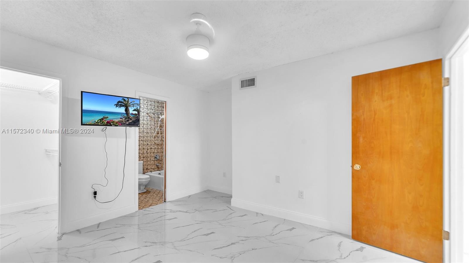 3333 SW 1st St 3, Miami, Florida 33135, 1 Bedroom Bedrooms, ,1 BathroomBathrooms,Residentiallease,For Rent,3333 SW 1st St 3,A11572340