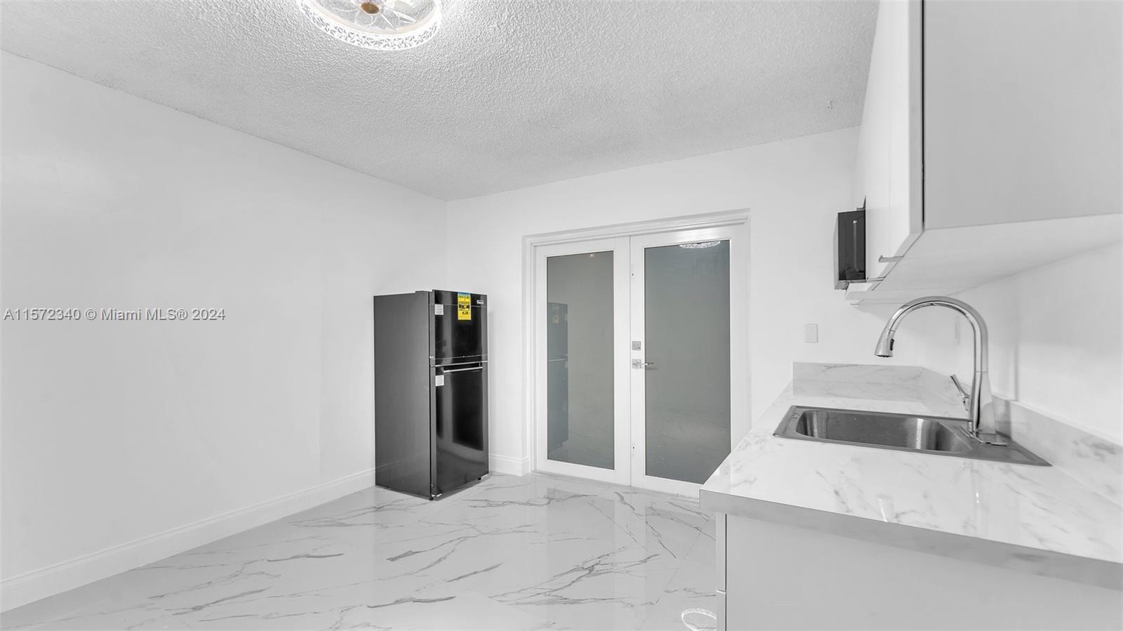 3333 SW 1st St 3, Miami, Florida 33135, 1 Bedroom Bedrooms, ,1 BathroomBathrooms,Residentiallease,For Rent,3333 SW 1st St 3,A11572340