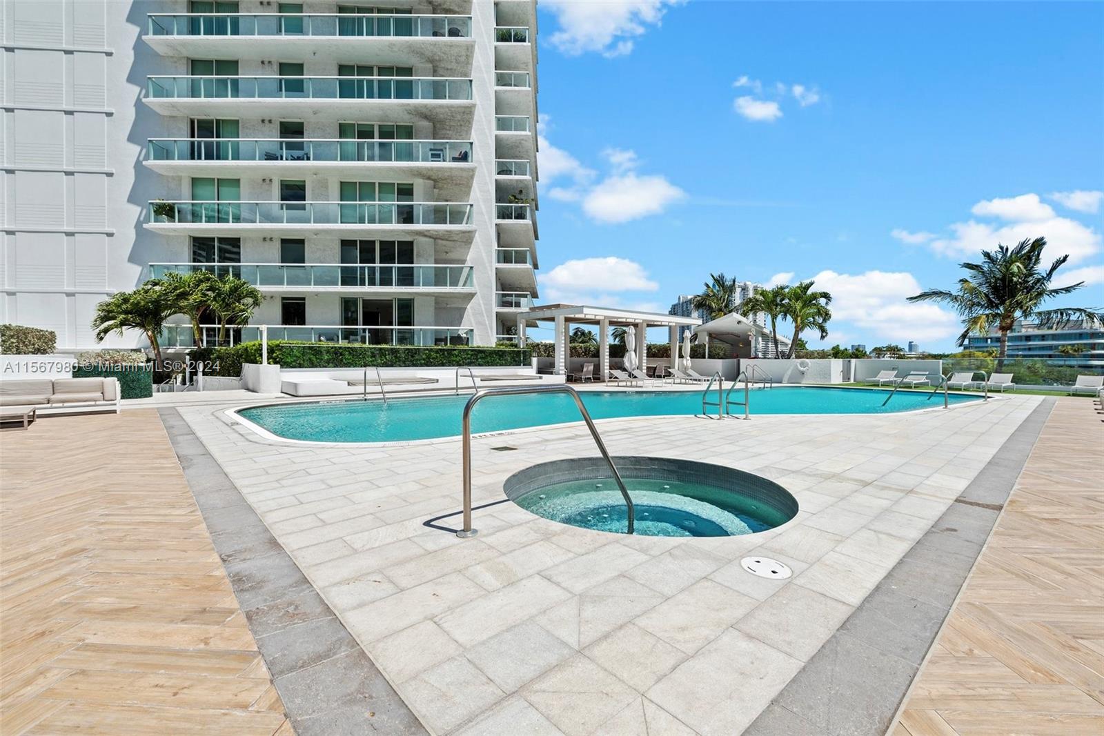 10 Venetian Way 605, Miami Beach, Florida 33139, 1 Bedroom Bedrooms, ,1 BathroomBathrooms,Residential,For Sale,10 Venetian Way 605,A11567980