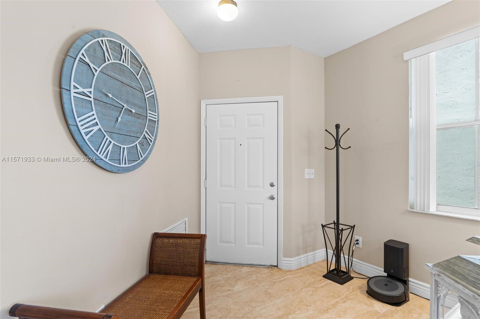 Listing Photo 11