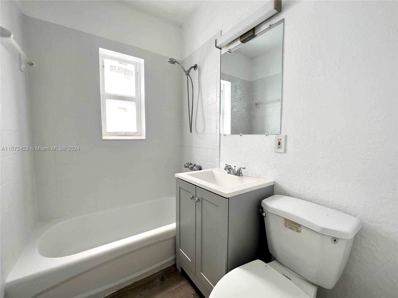 444 NW 84th St 444, Miami, Florida 33150, 3 Bedrooms Bedrooms, ,2 BathroomsBathrooms,Residentiallease,For Rent,444 NW 84th St 444,A11572423