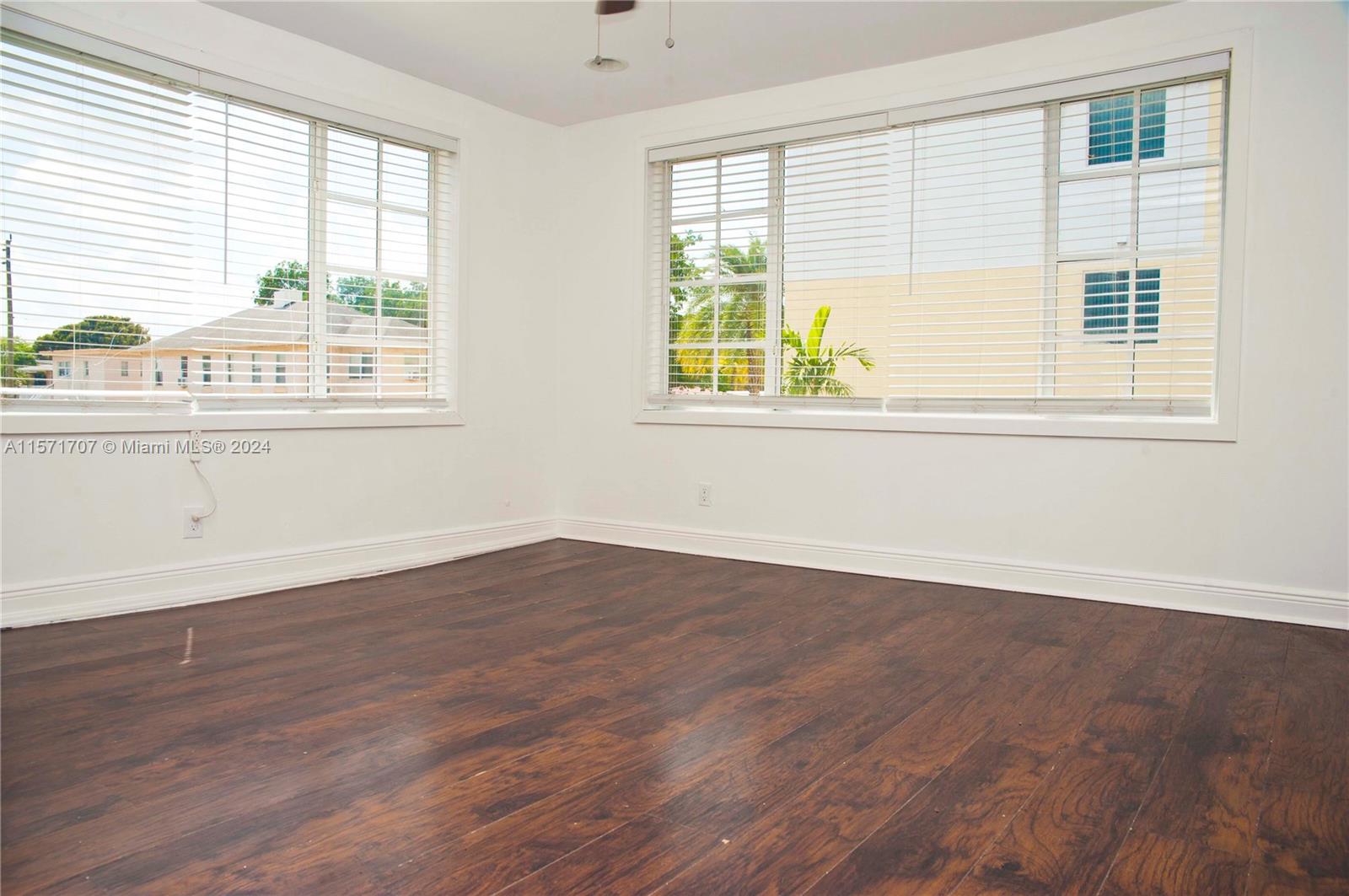 223 S 17th Ave 4, Hollywood, Florida 33020, 2 Bedrooms Bedrooms, ,1 BathroomBathrooms,Residentiallease,For Rent,223 S 17th Ave 4,A11571707