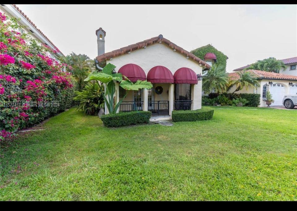 4206 Alhambra Cir, Coral Gables, Florida 33146, 4 Bedrooms Bedrooms, ,4 BathroomsBathrooms,Residentiallease,For Rent,4206 Alhambra Cir,A11572457
