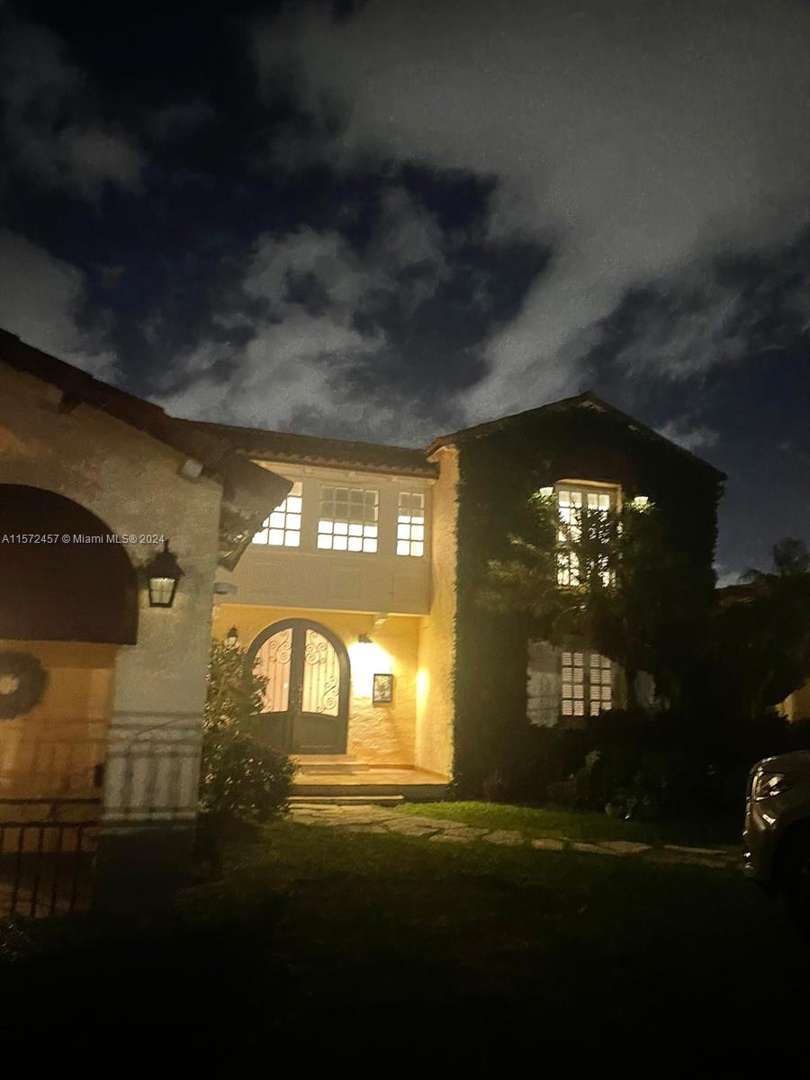 4206 Alhambra Cir, Coral Gables, Florida 33146, 4 Bedrooms Bedrooms, ,4 BathroomsBathrooms,Residentiallease,For Rent,4206 Alhambra Cir,A11572457