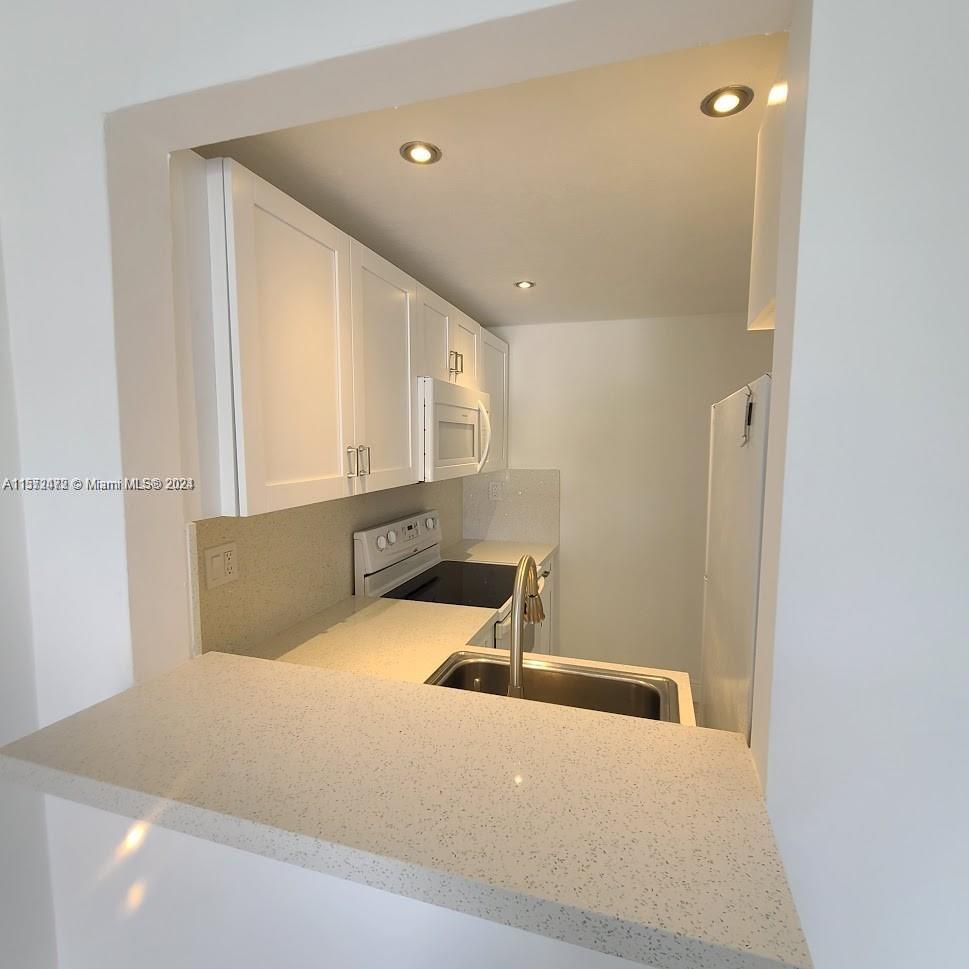 2500 SW 6th St 303, Miami, Florida 33135, 1 Bedroom Bedrooms, ,1 BathroomBathrooms,Residentiallease,For Rent,2500 SW 6th St 303,A11572472